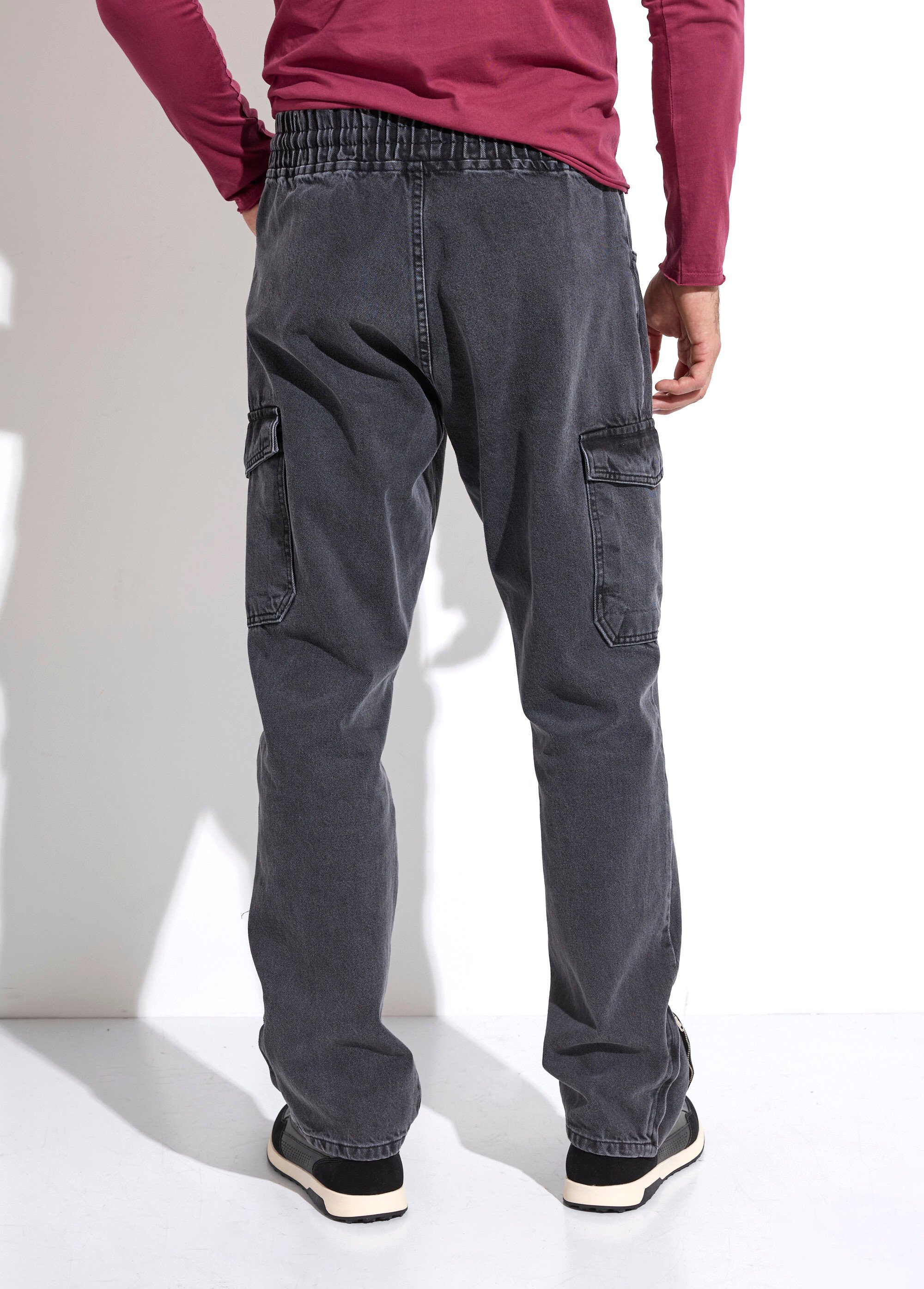 Jean cargo bas zippé, taille élastiquée Homme Noir IKAPANT546-2018 DO1