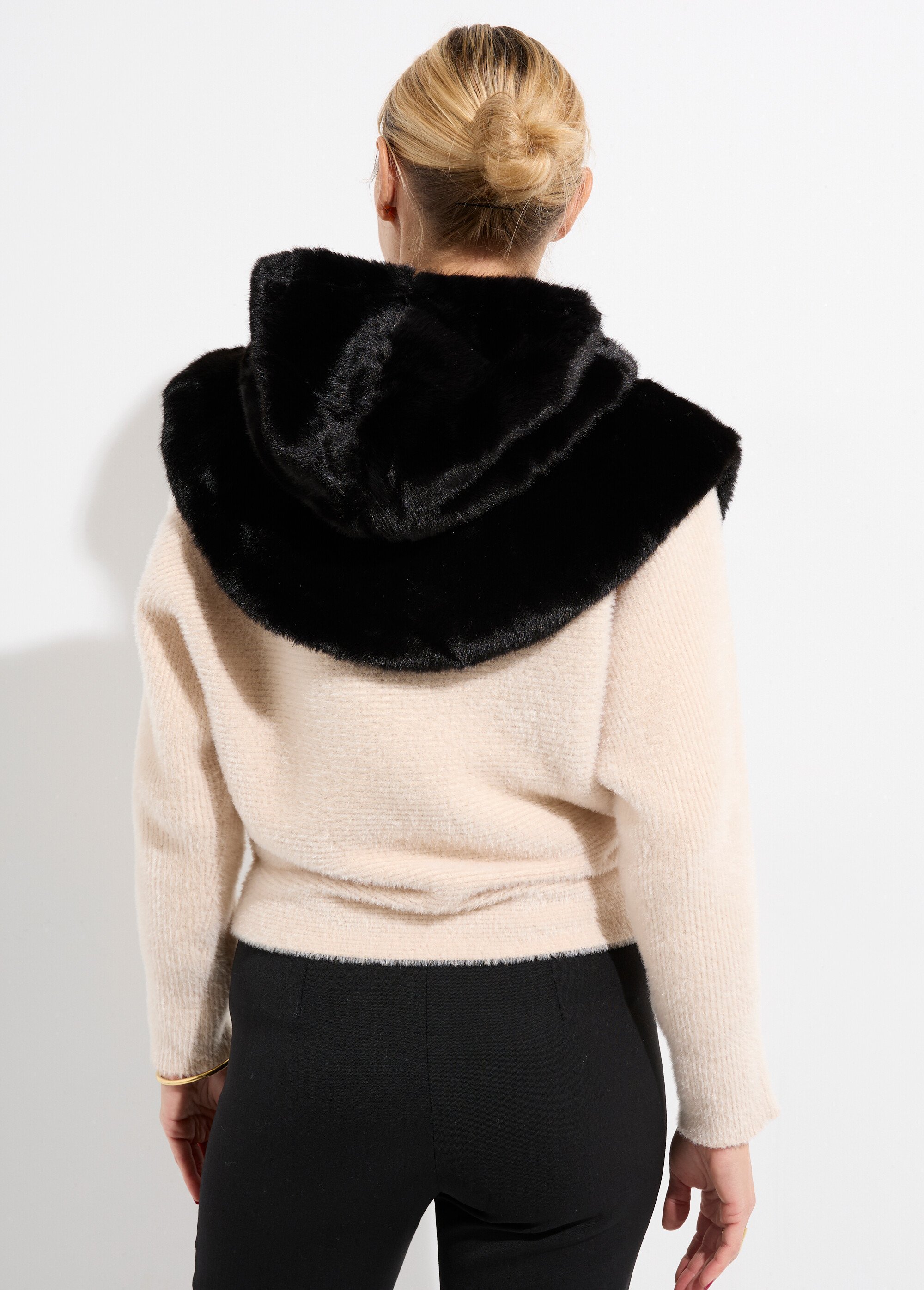Plastron zippé fausse fourrure à capuche