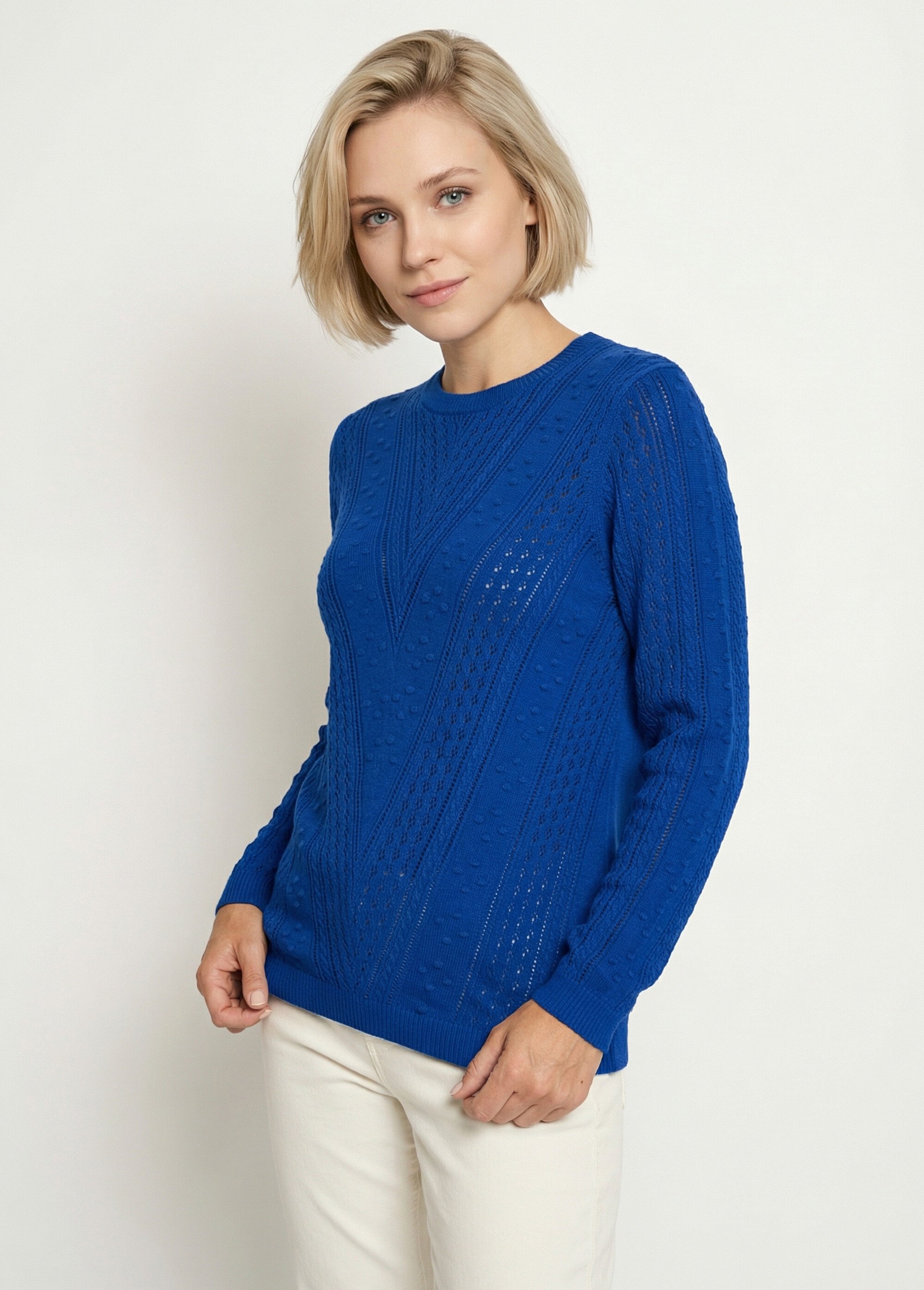 Pull col rond maille ajourée et boules