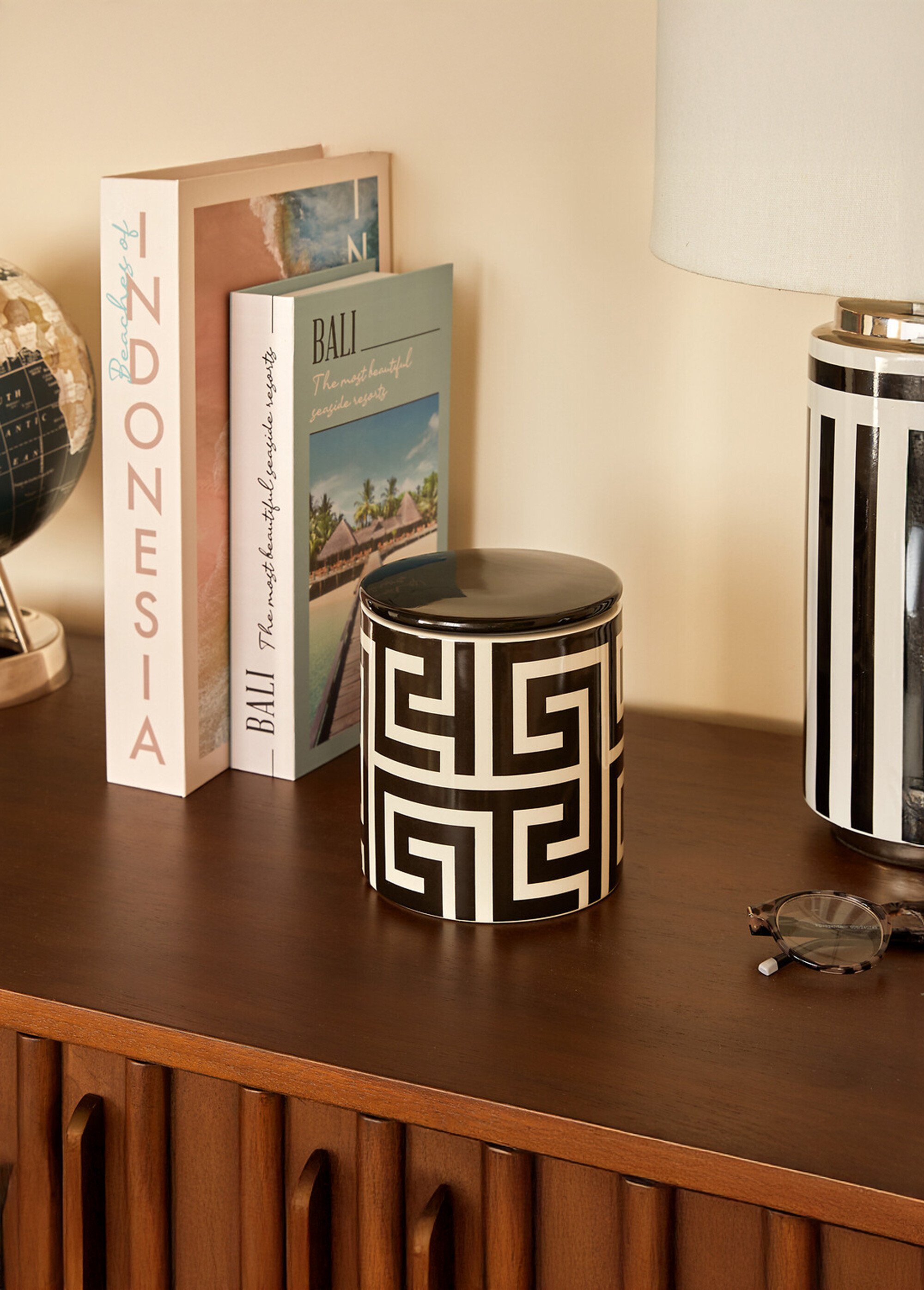 Bougie parfumée céramique + couvercle Noir JJA-214831 SI2