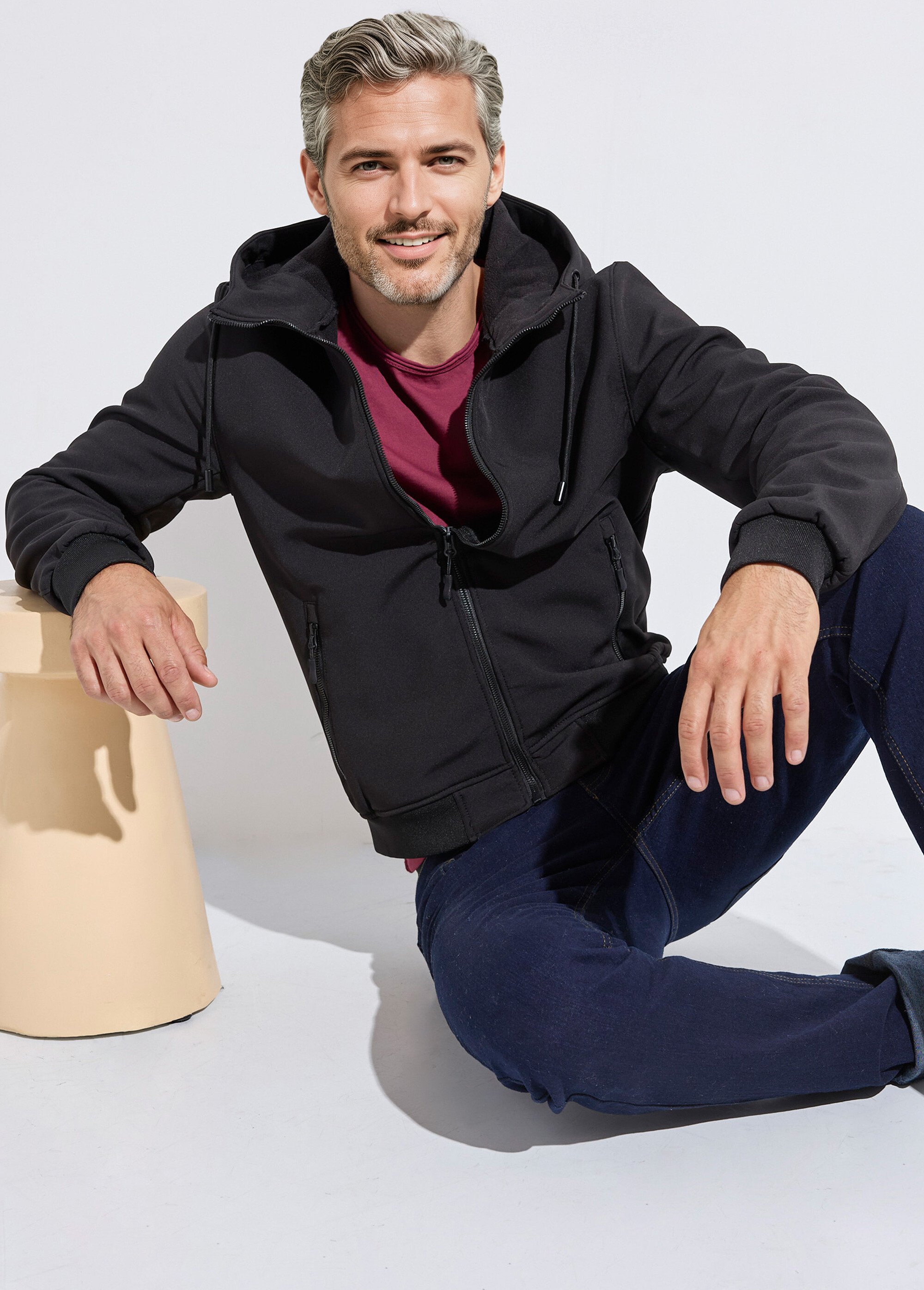 Veste sportswear mi saison courte à capuche