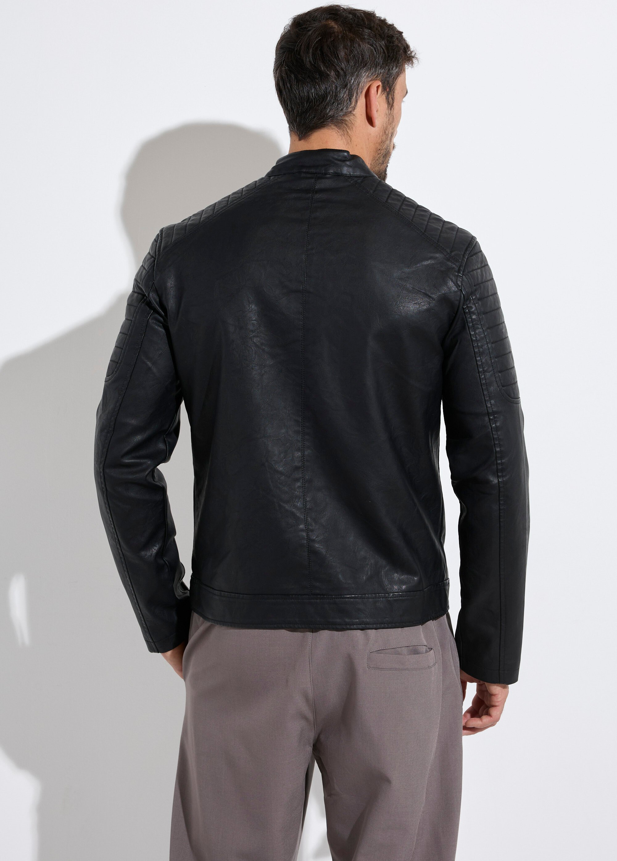 Blouson motard simili cuir détails zippés Homme Noir FRIL935-1 DO1