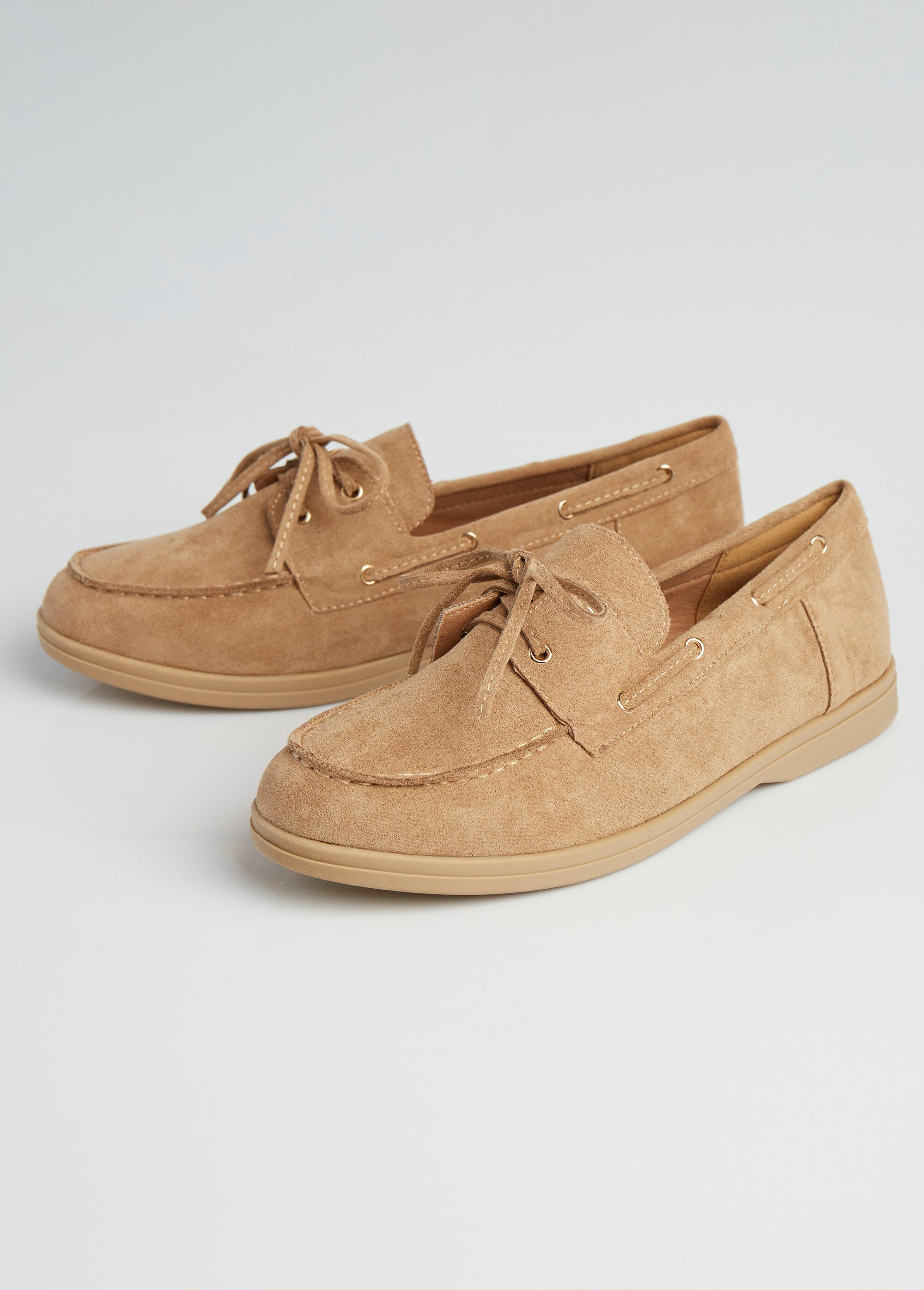 Mocassins suédine à lacets style bateaux