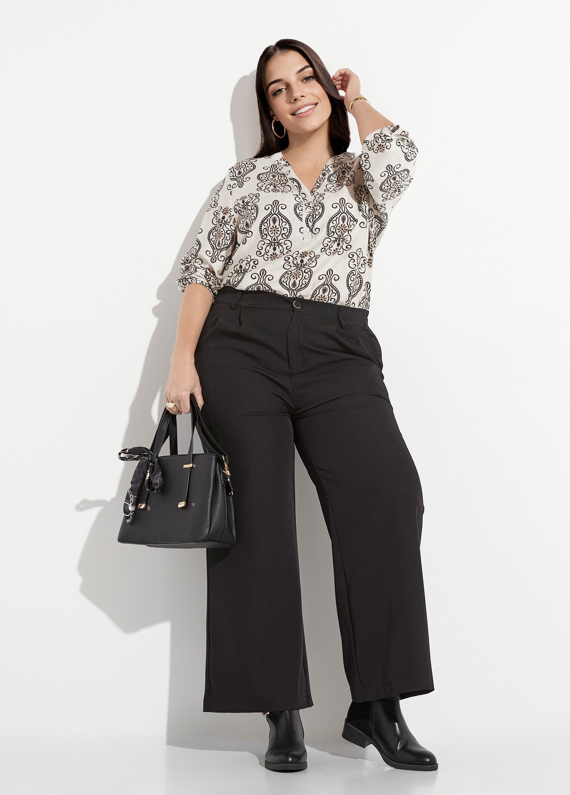 Pantalon en twill léger coupe large Femme Grande Taille Noir CHY-AB026 MV1