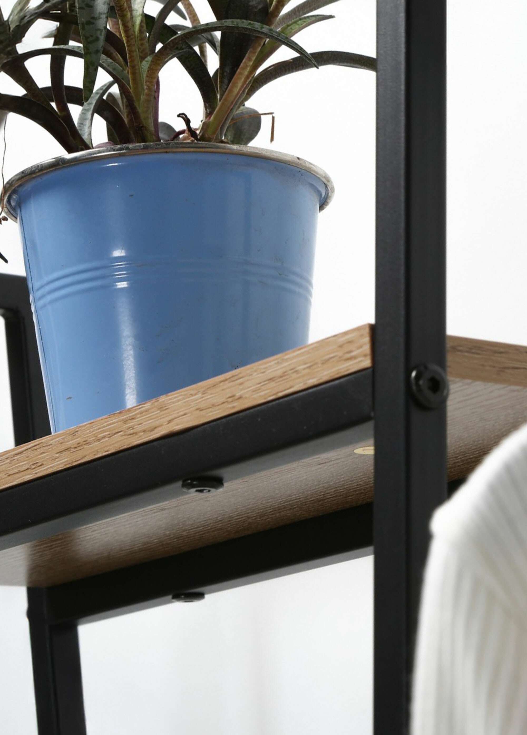 Penderie métal 5 tablettes + barre