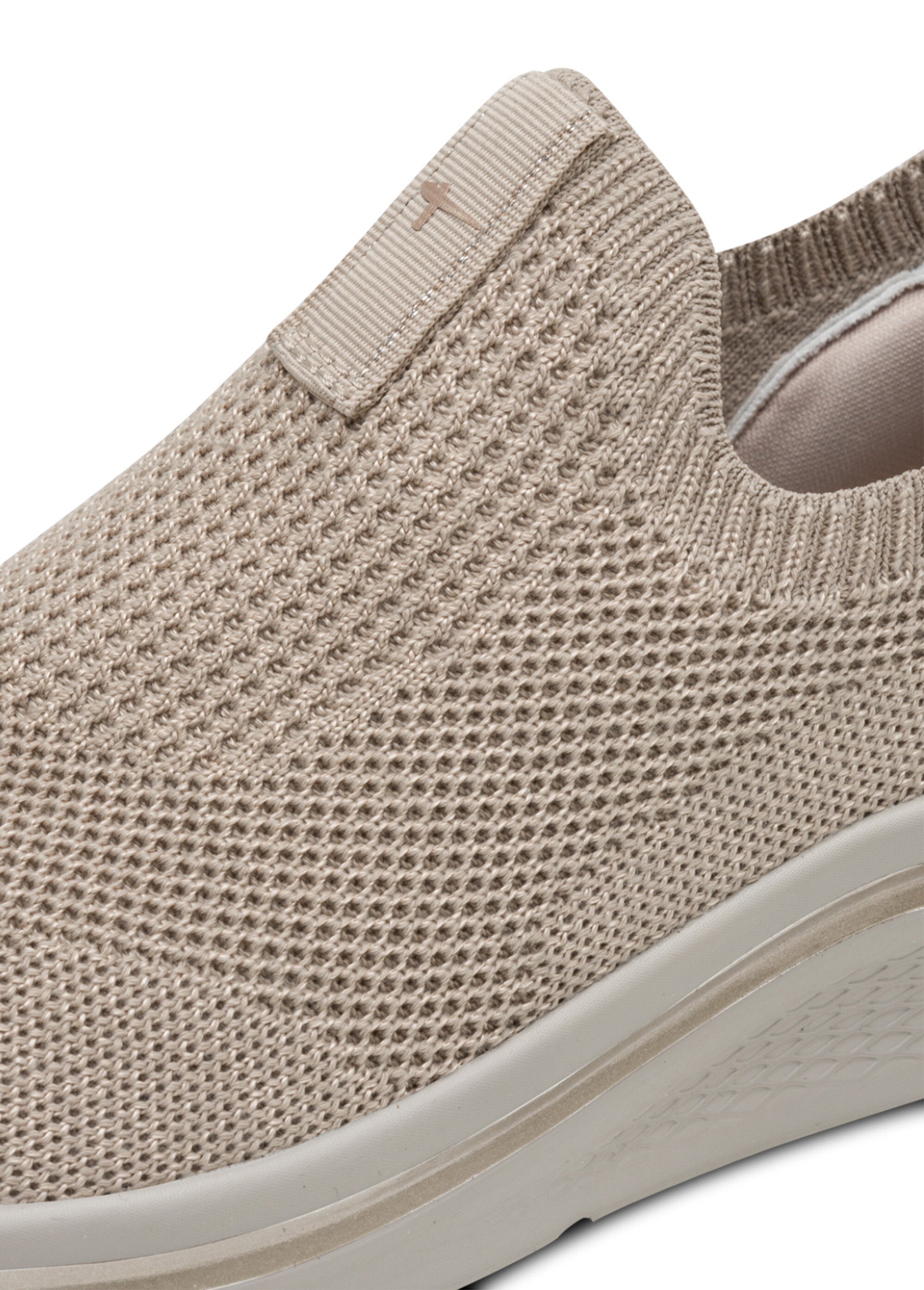 Sneakers sporty à enfiler en maille mesh