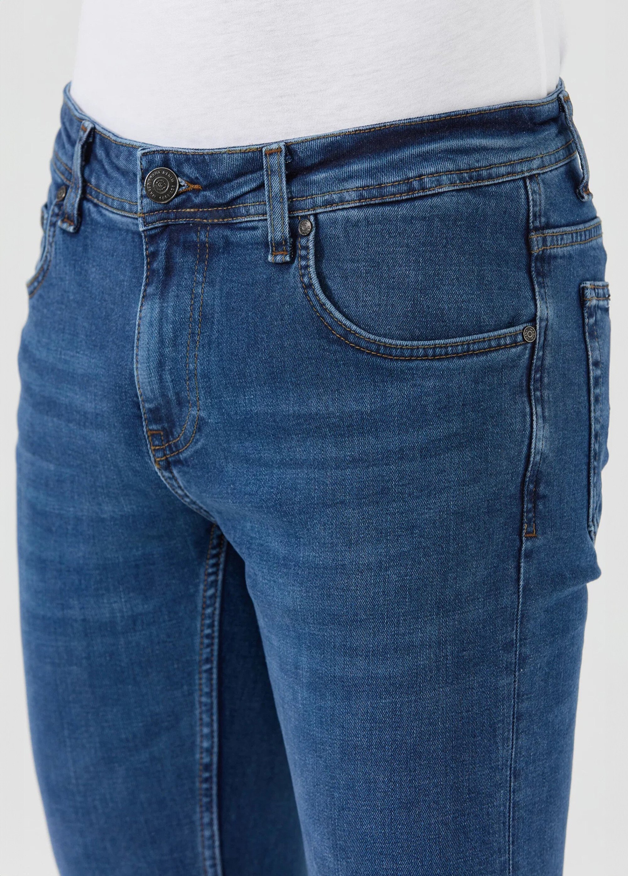 Jean 5 poches en denim, coupe fittée