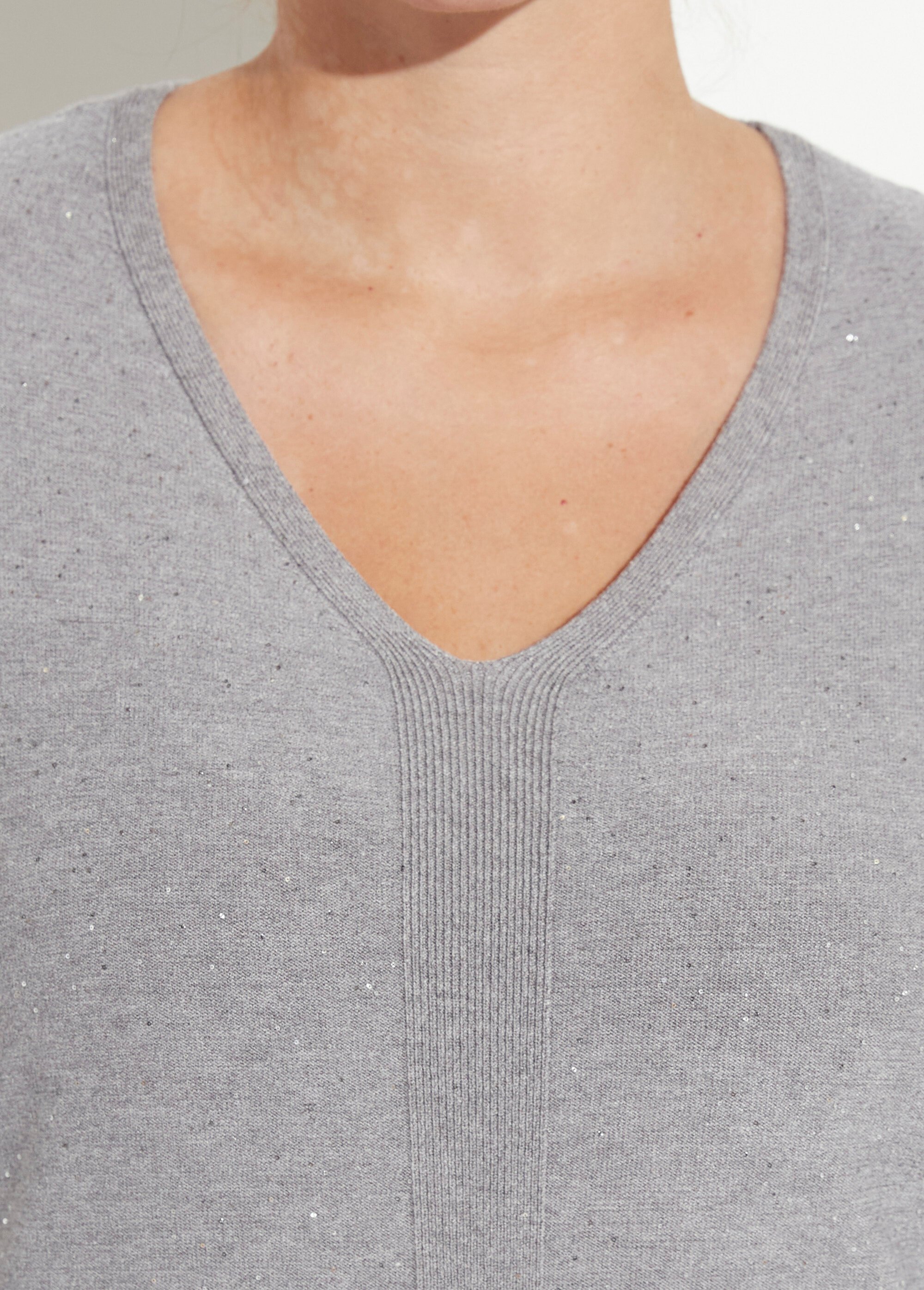 Pull maille fine jauge avec mini sequins Femme Grande Taille Gris CHY-2266 DE1