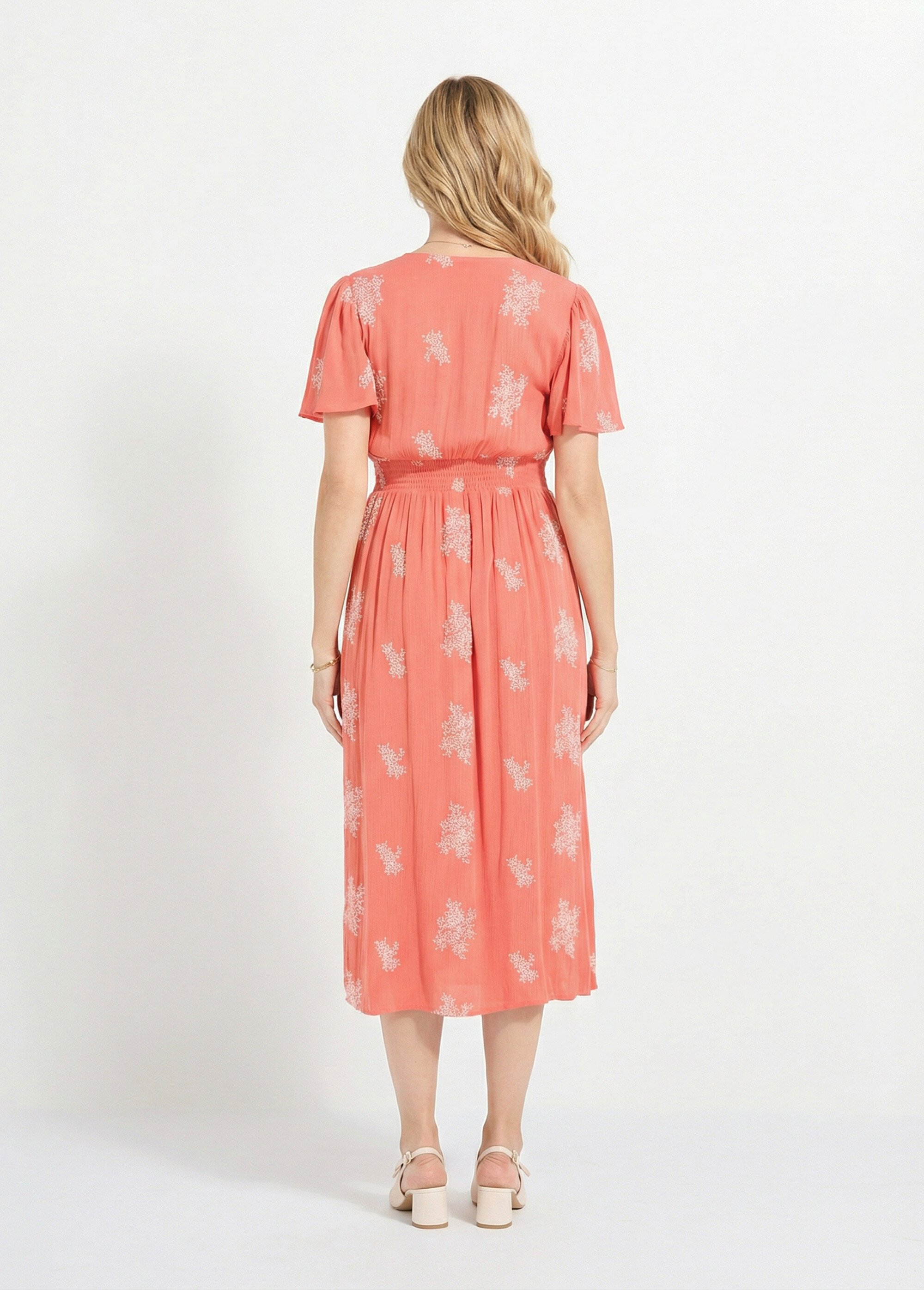 Robe longue col V brodée smockée dos