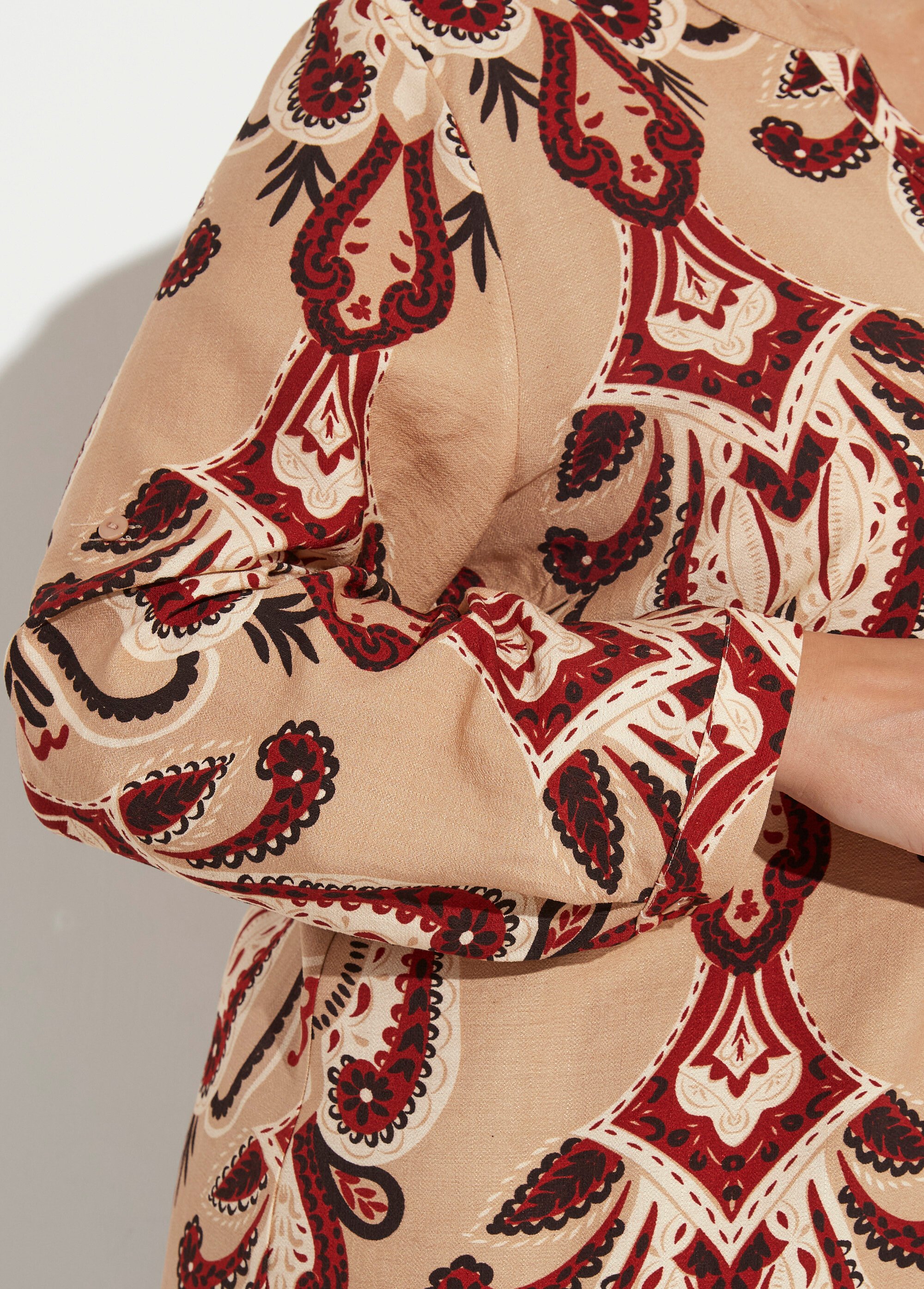 Blouse col V boutonné imprimé acanthes