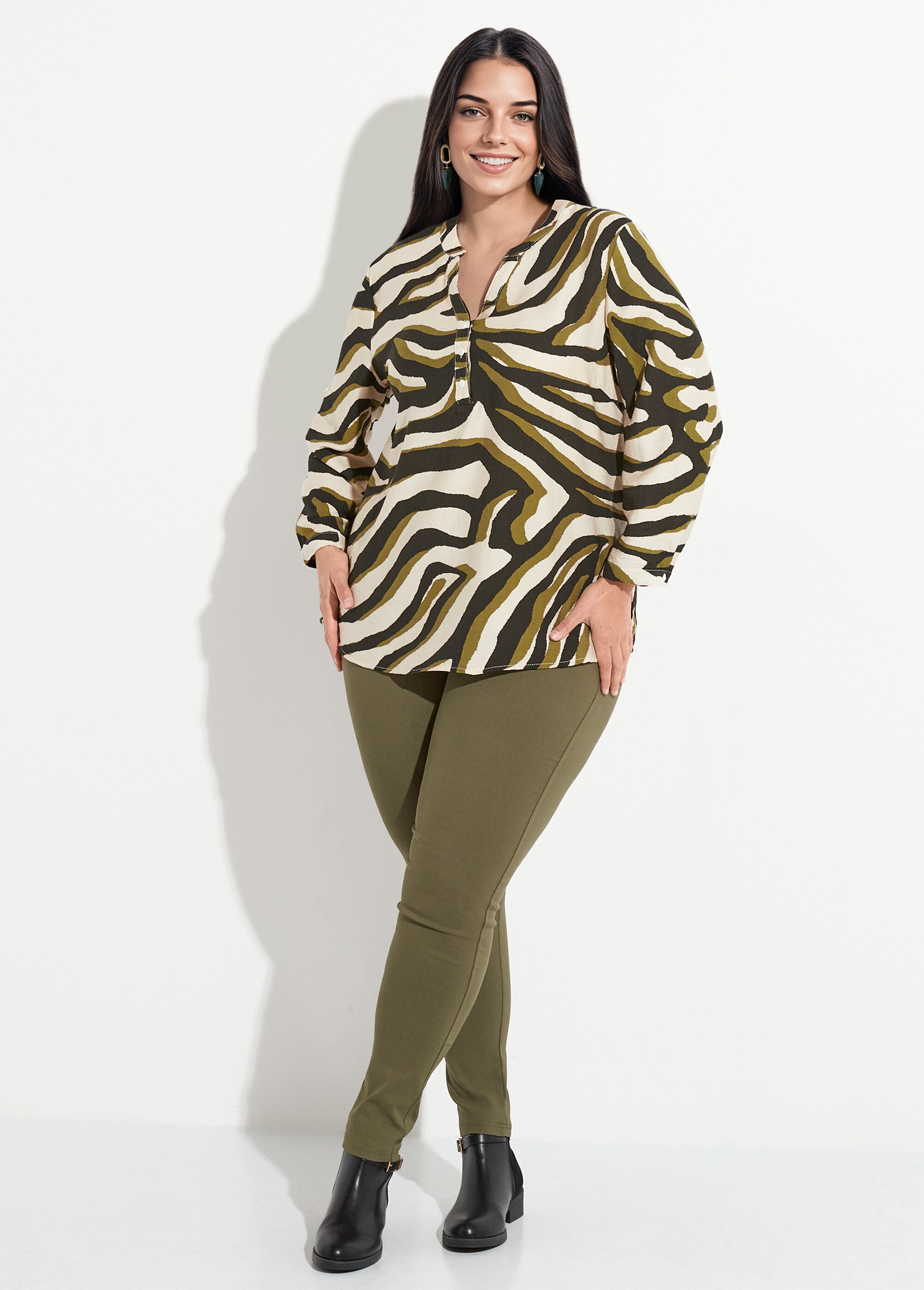 Blouse col V boutonné motif abstrait Femme Grande Taille Vert CHY-F618 SF1