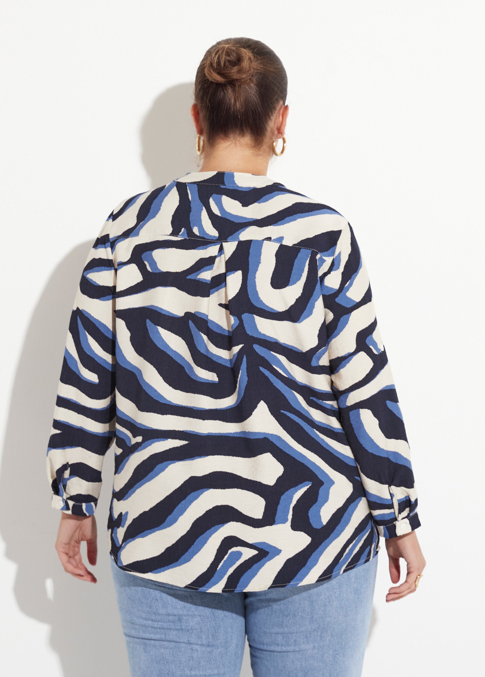 Blouse col V boutonné motif abstrait