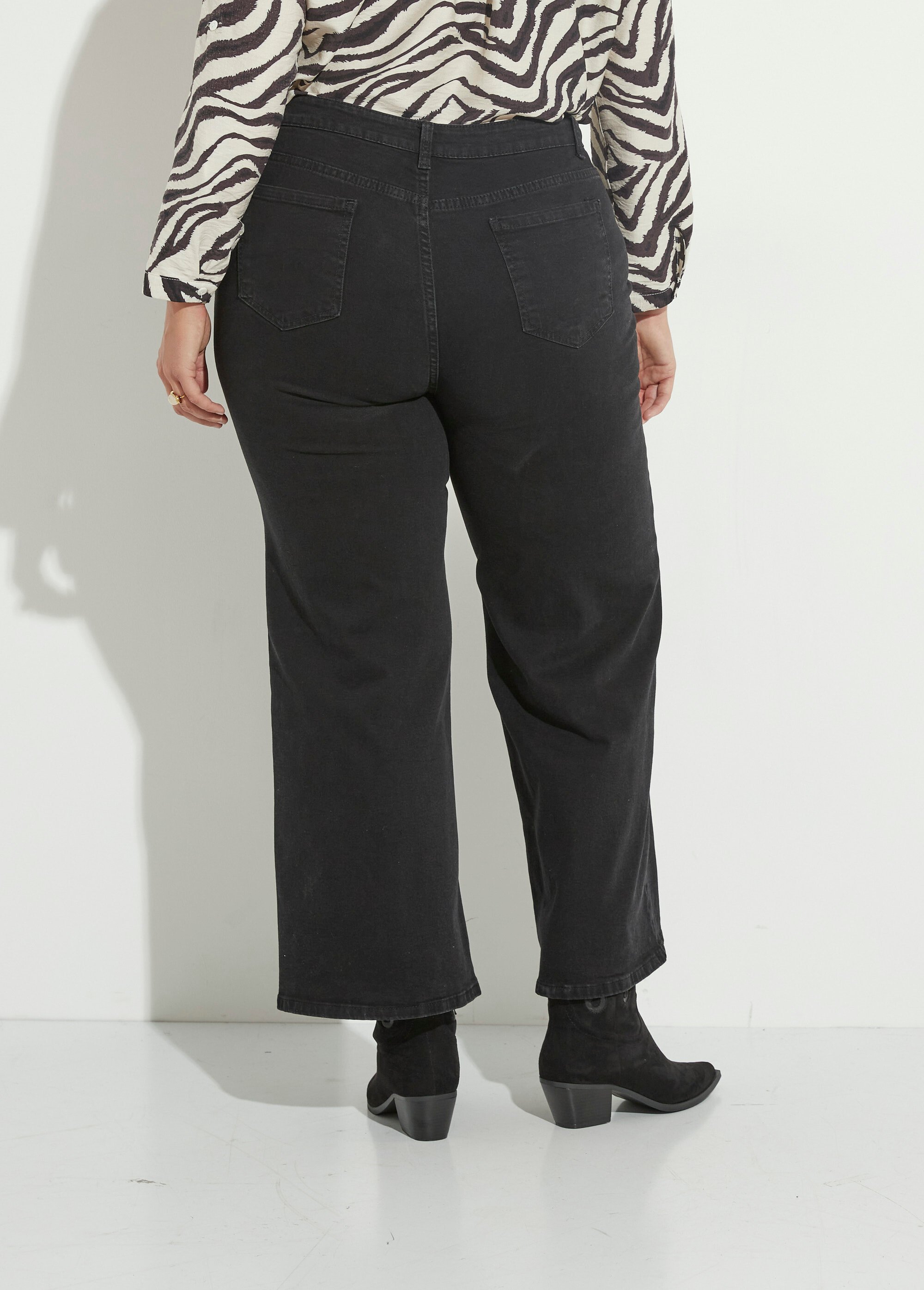 Jean 5 poches extensible coupe large Femme Grande Taille Noir CHY-1326A DO1