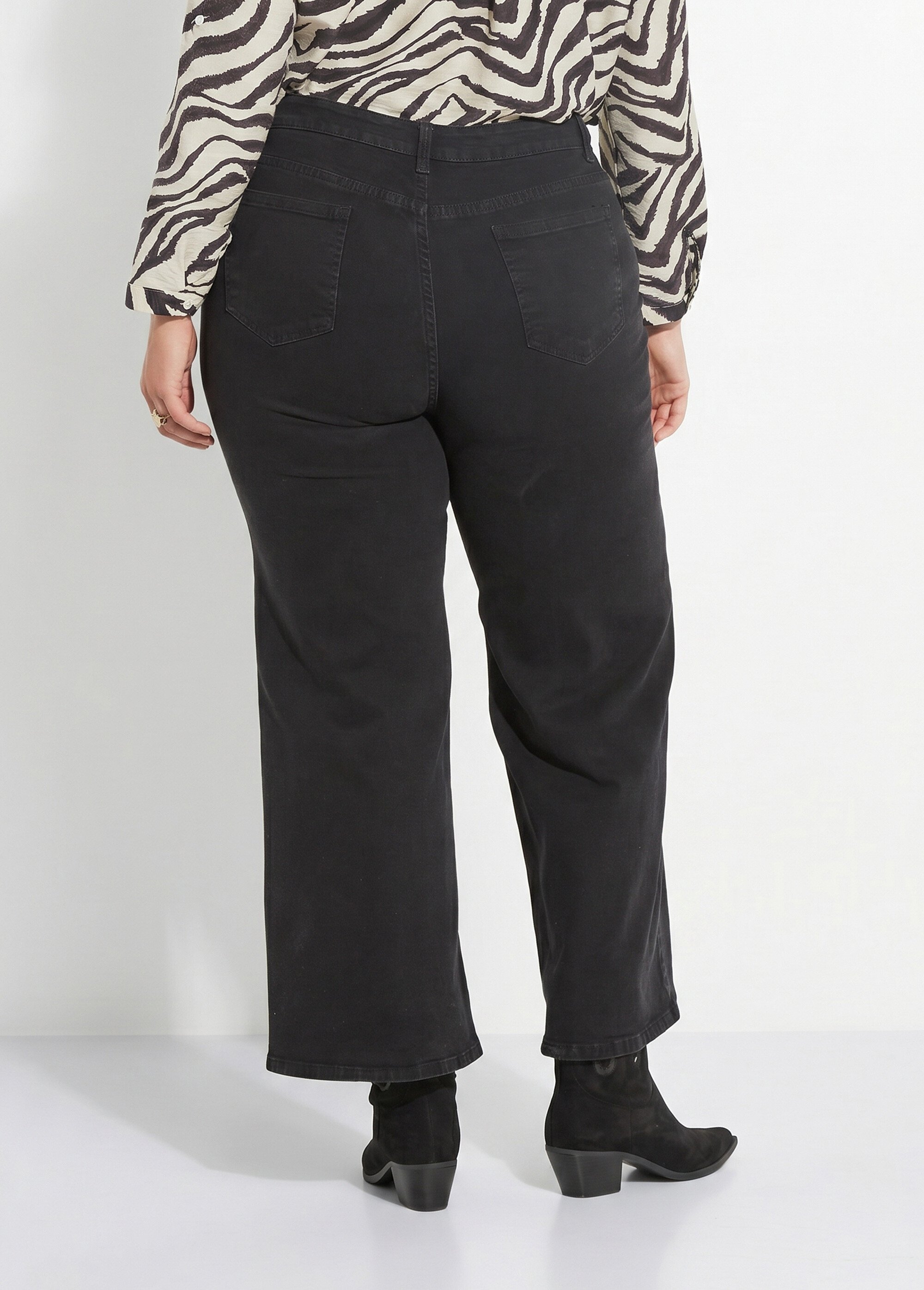 Jean 5 poches extensible coupe large Femme Grande Taille Noir CHY-1326A DO1