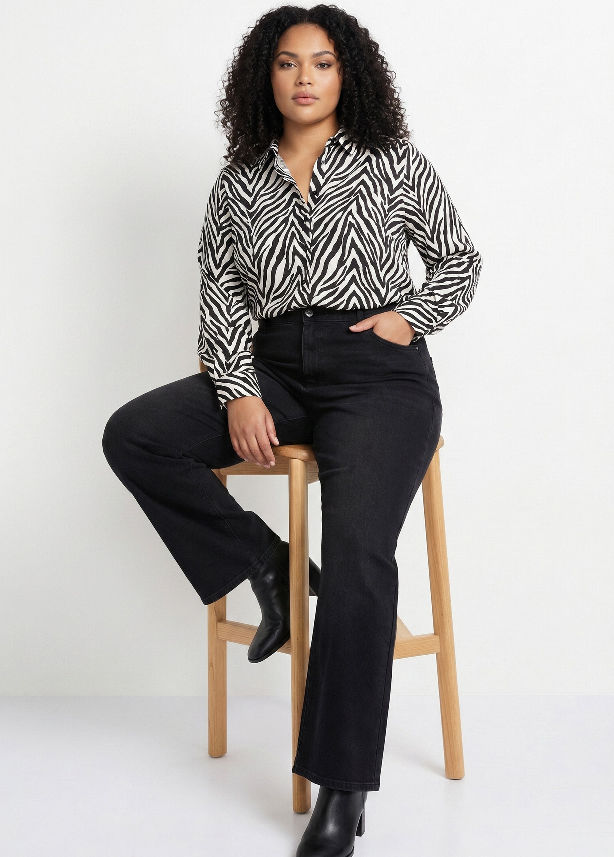 Jean 5 poches extensible coupe large Femme Grande Taille Noir CHY-1326A MV1