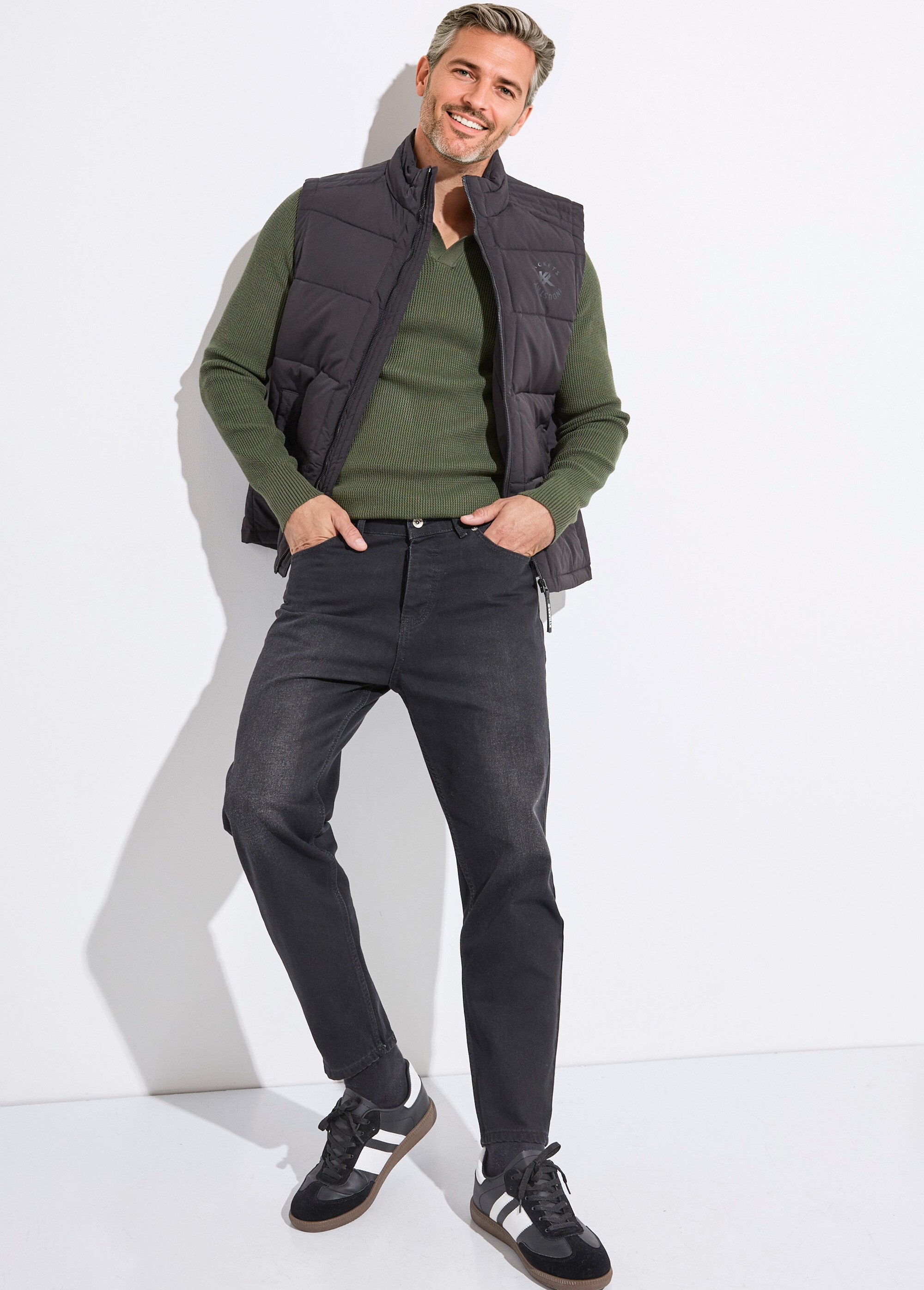 Jean 5 poches foncé, coupe tendance