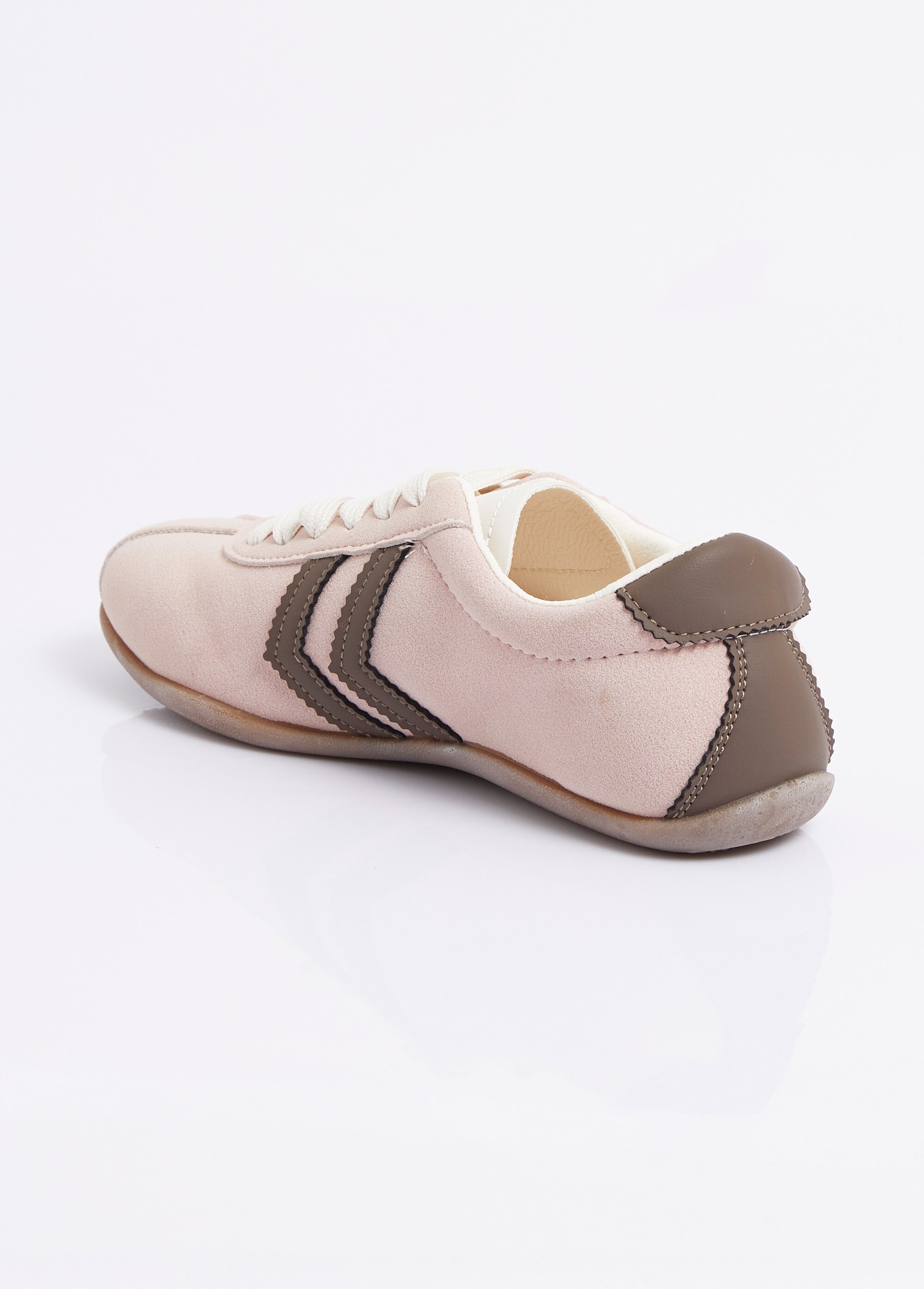Baskets plates, chevrons simili cuir