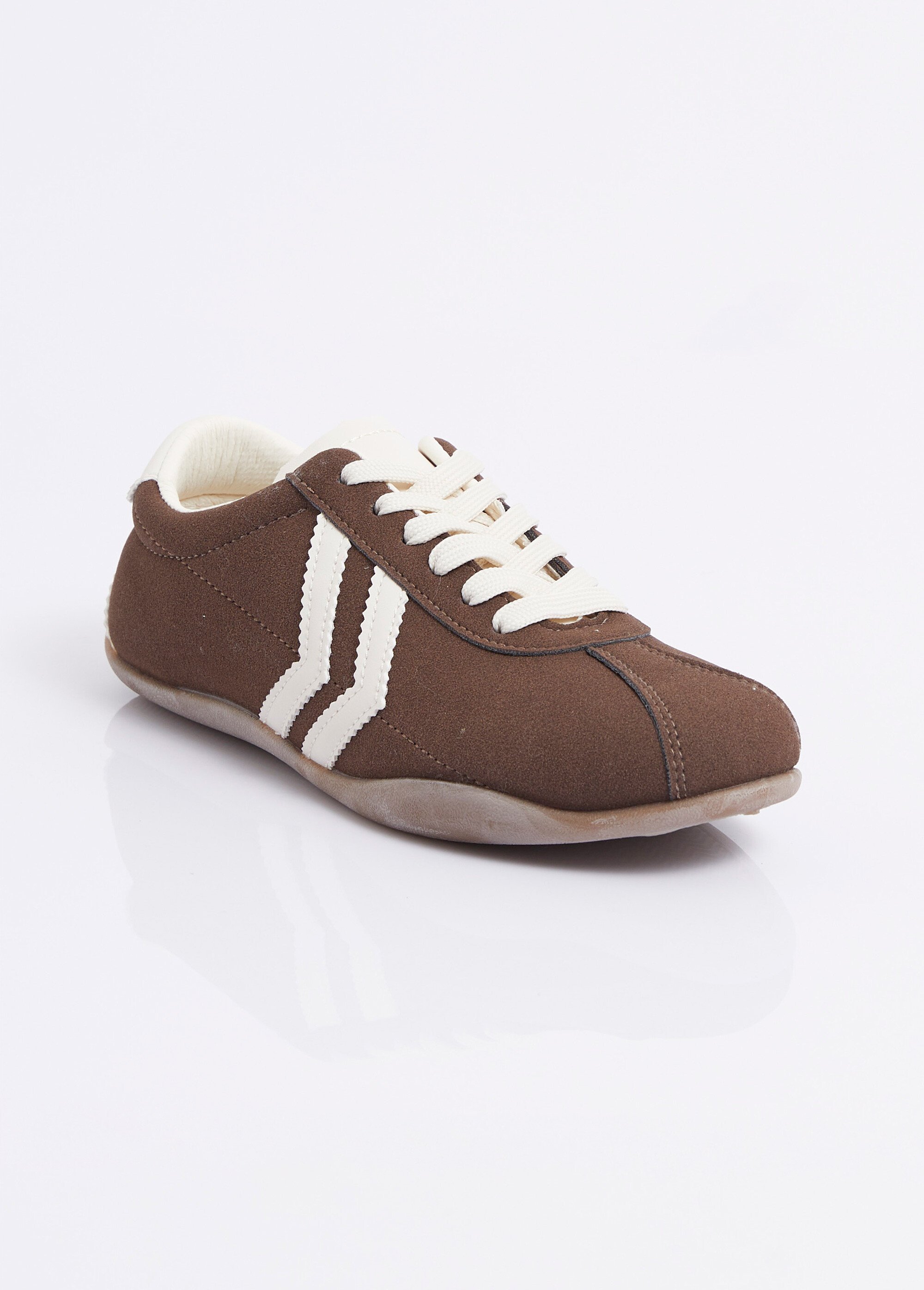 Baskets plates, chevrons simili cuir