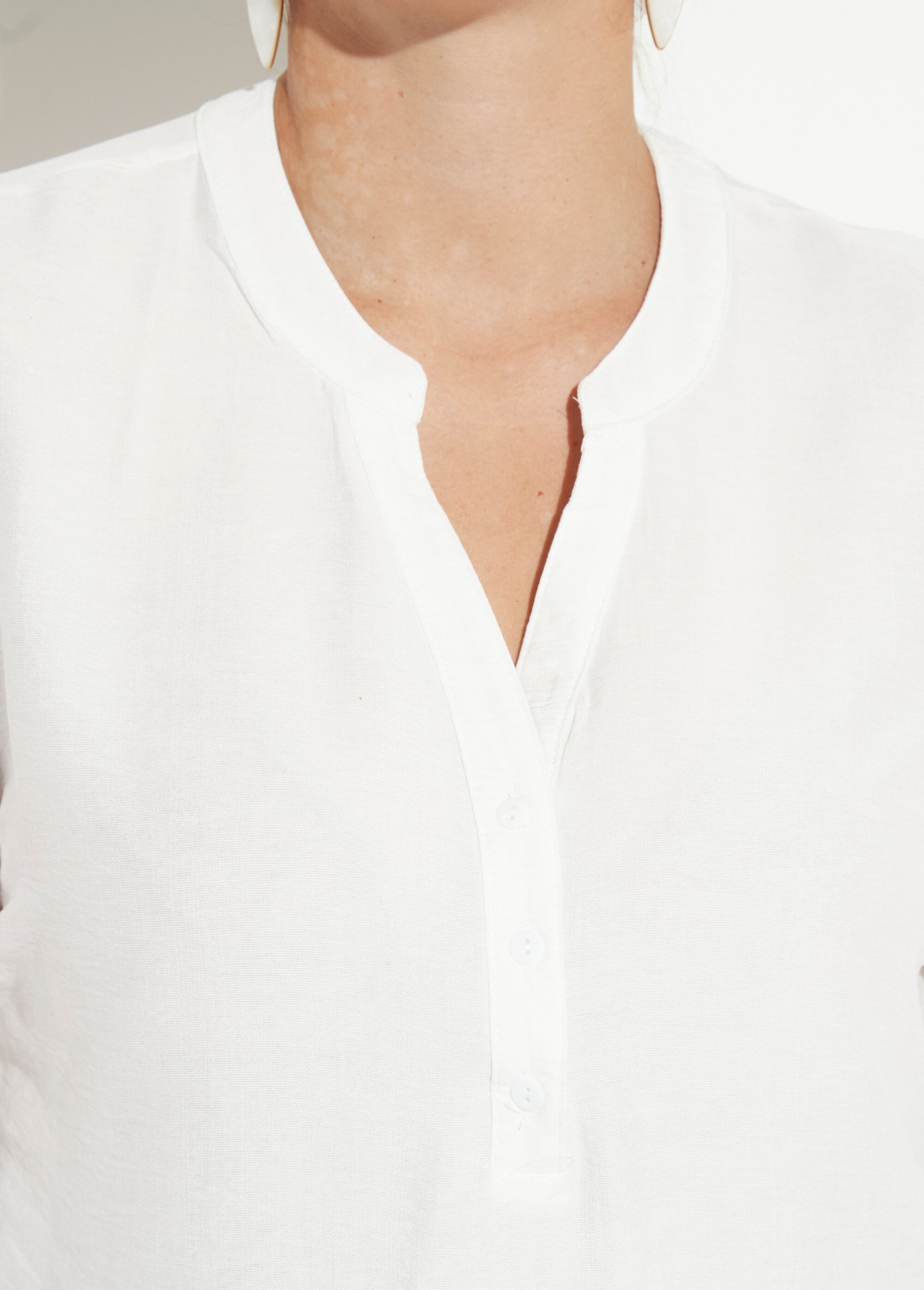 Blouse col V unie à manches longues Femme Grande Taille Blanc CHY-F568 DE1