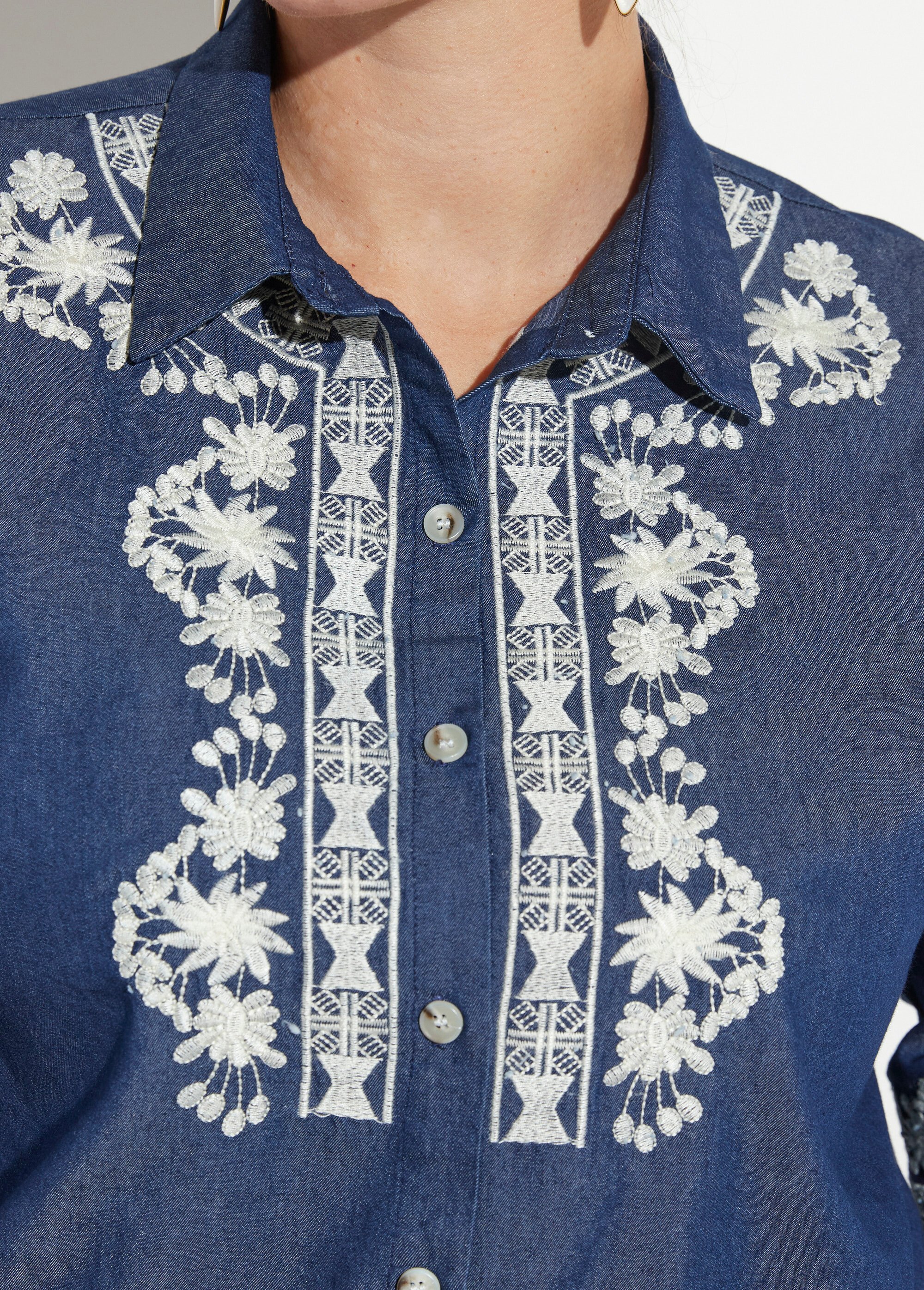 Chemisier denim broderies contrastantes Femme Grande Taille Bleu CHY-K009 DE2