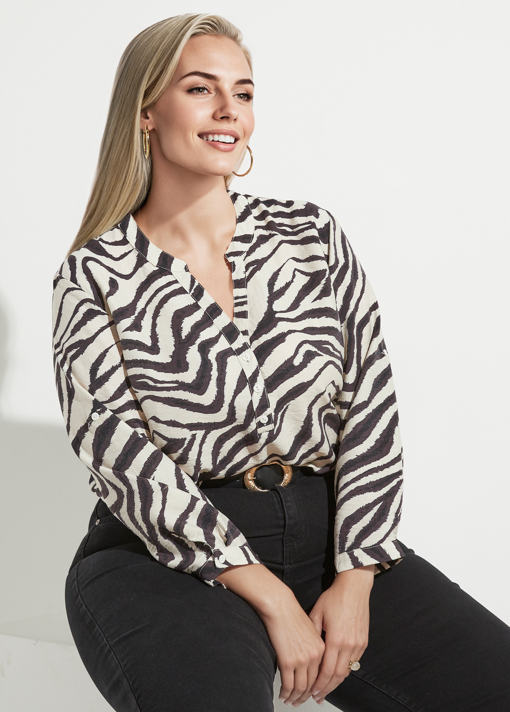 Blouse col V boutonné imprimé animalier Femme Grande Taille Noir CHY-F607 MV1