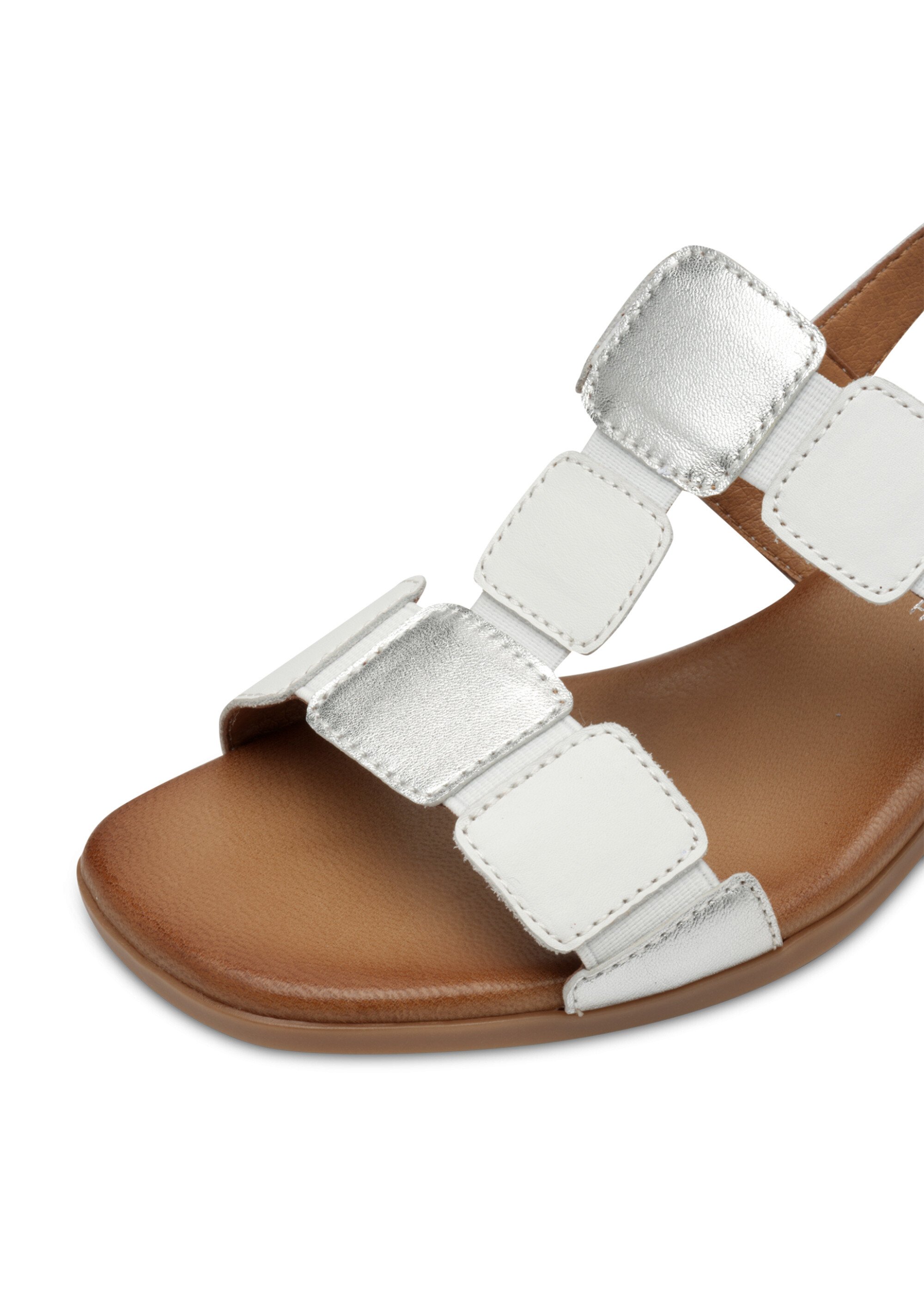 Sandales en cuir élastiquées à talon