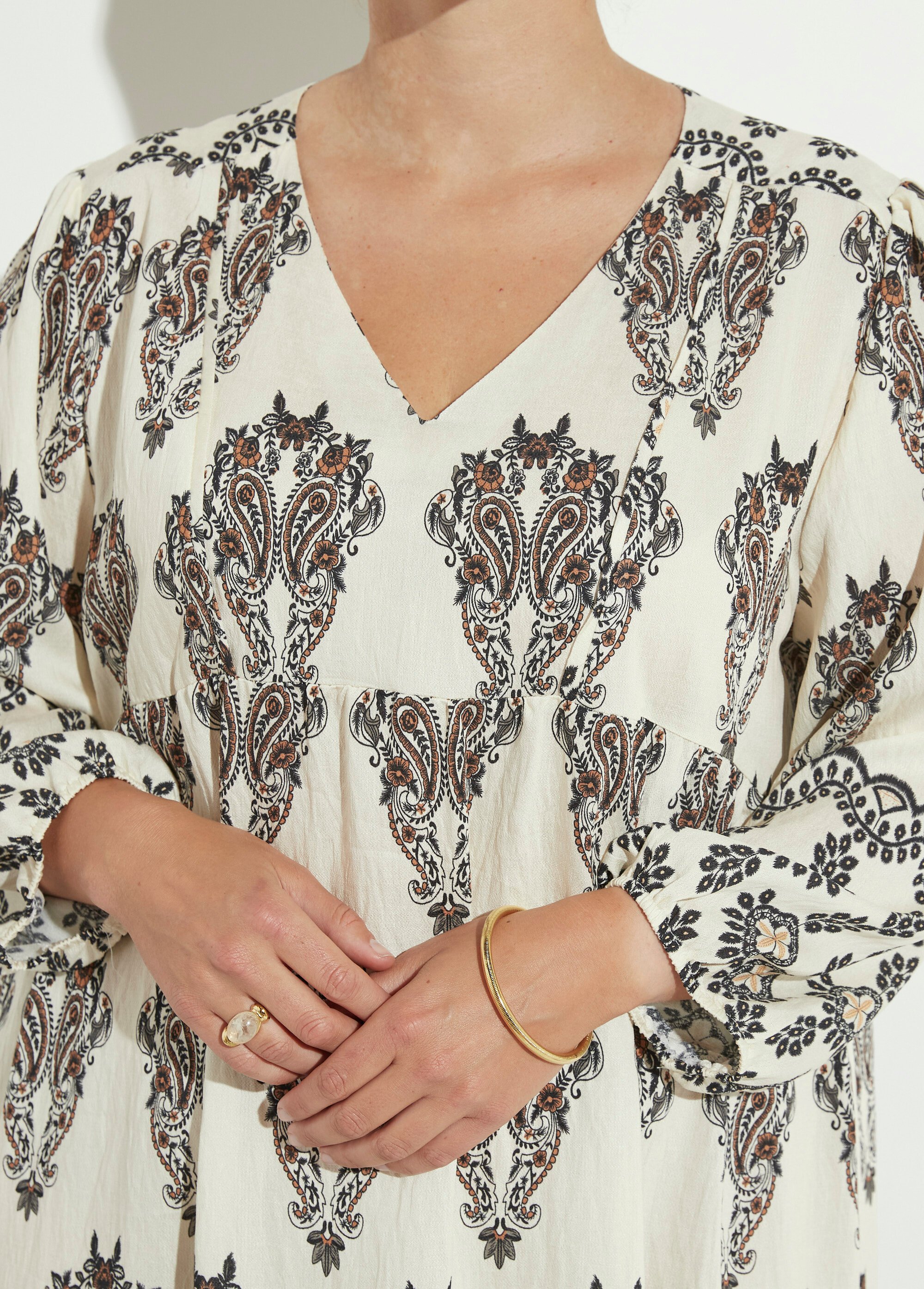 Robe volantée col V imprimé broderies