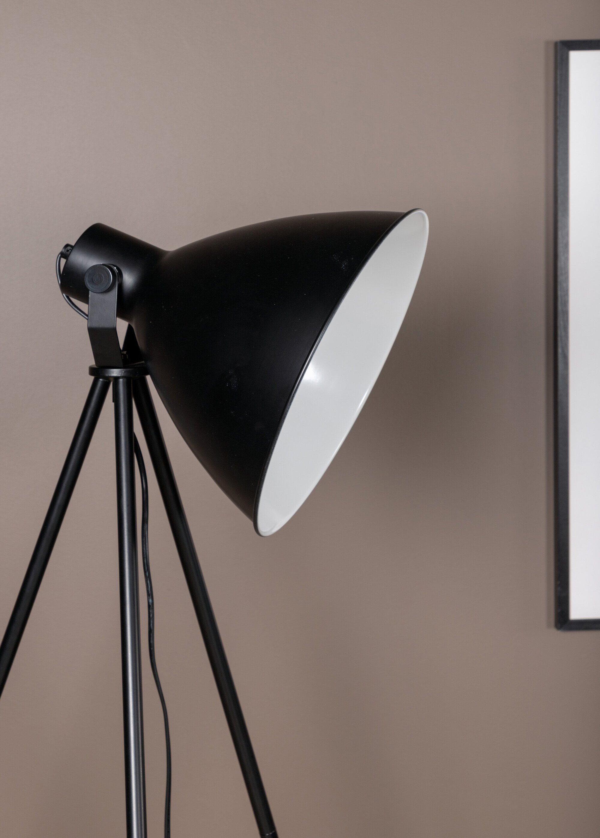 Lampadaire en acier, piètement trépied NOIR VEN-15652 DE4