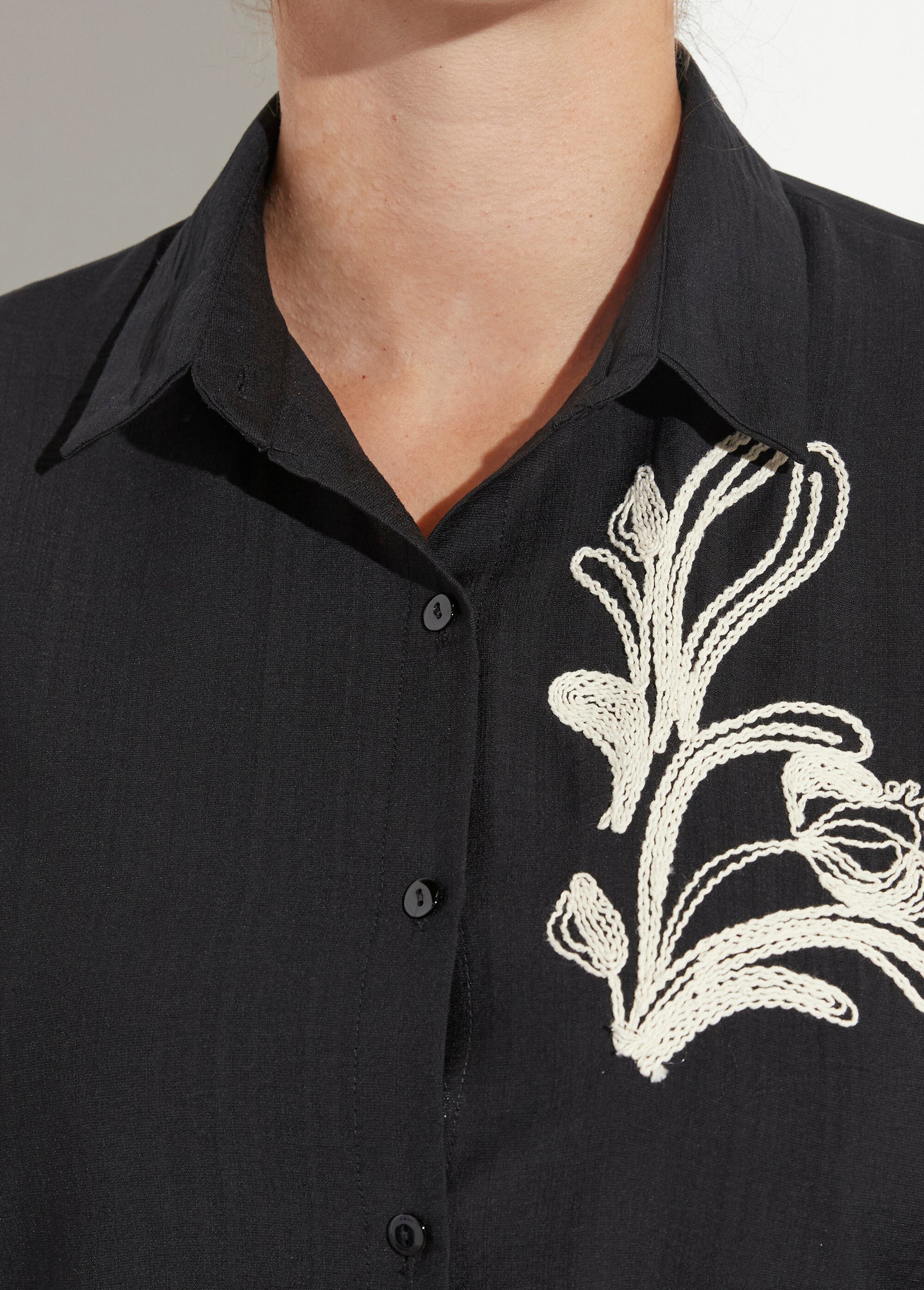 Robe chemisier courte avec broderies