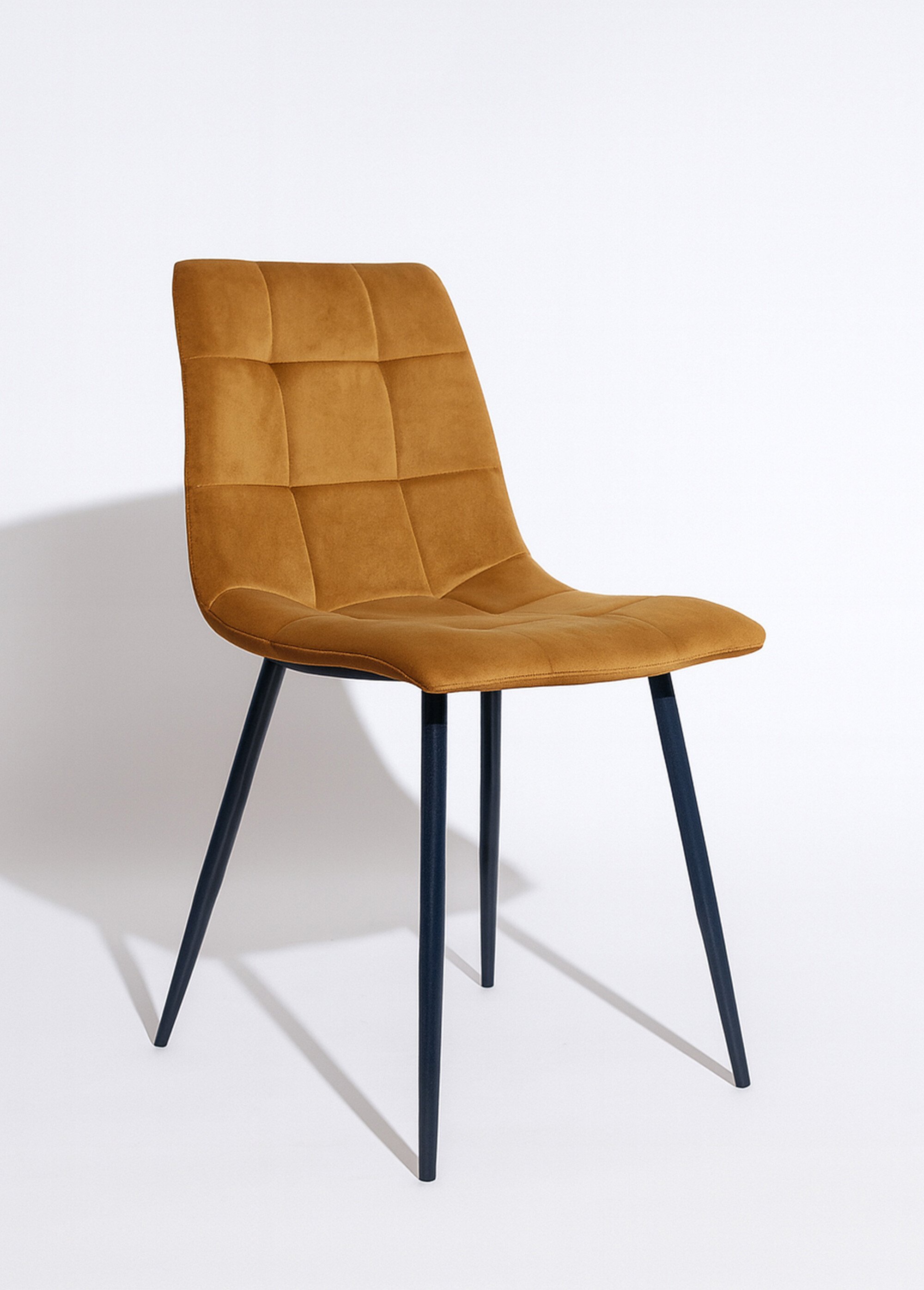 Chaise velours avec assise matelassée 1J