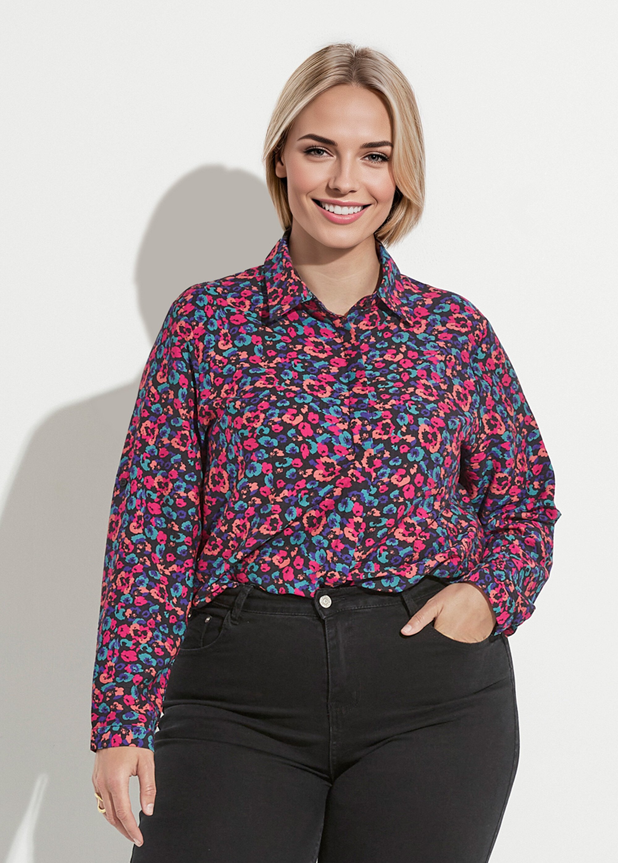 Chemisier motif fleuri vif façon arty