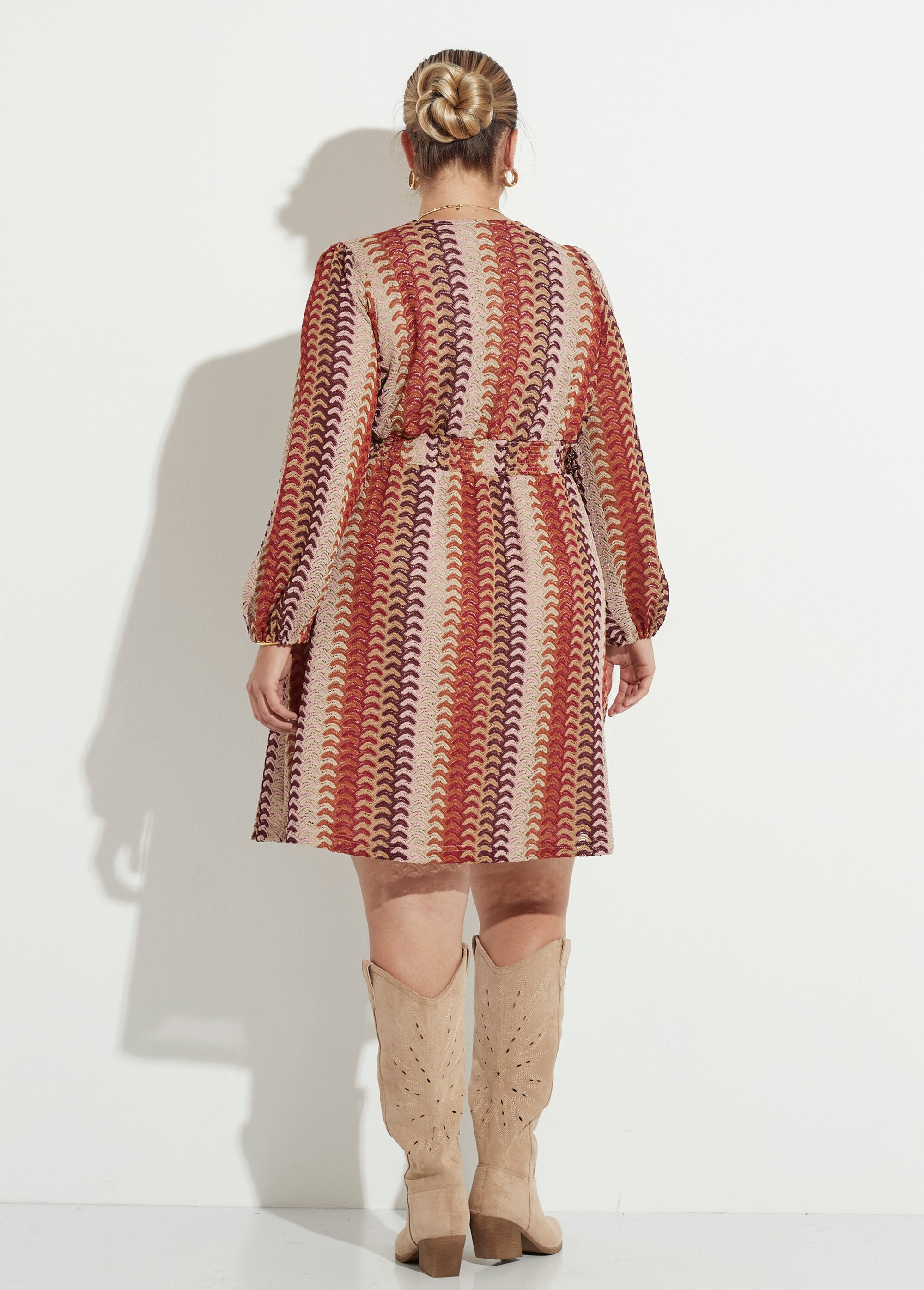 Robe courte taille plissée façon macramé