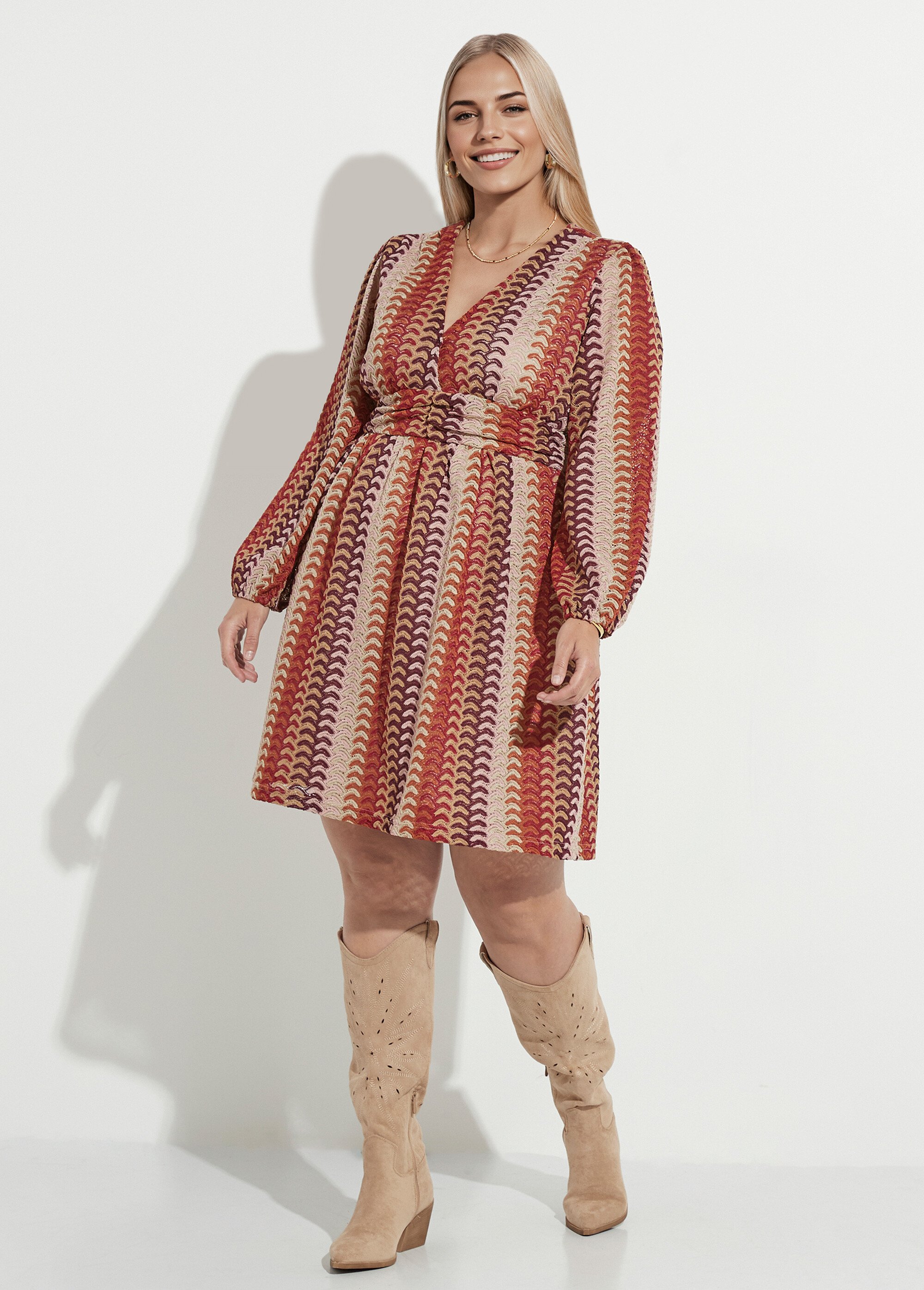 Robe courte taille plissée façon macramé