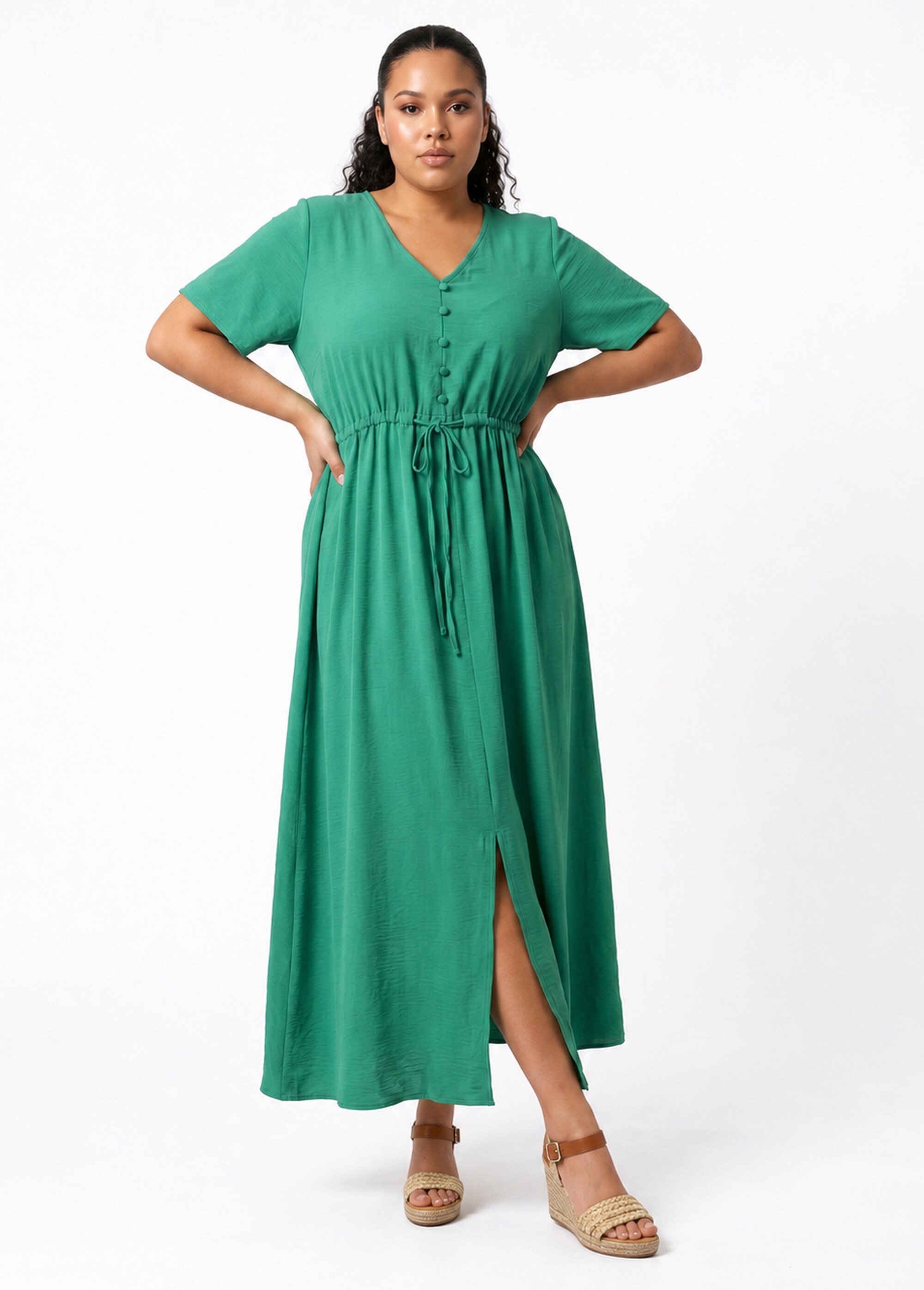 Robe longue à petits boutons et ceinture