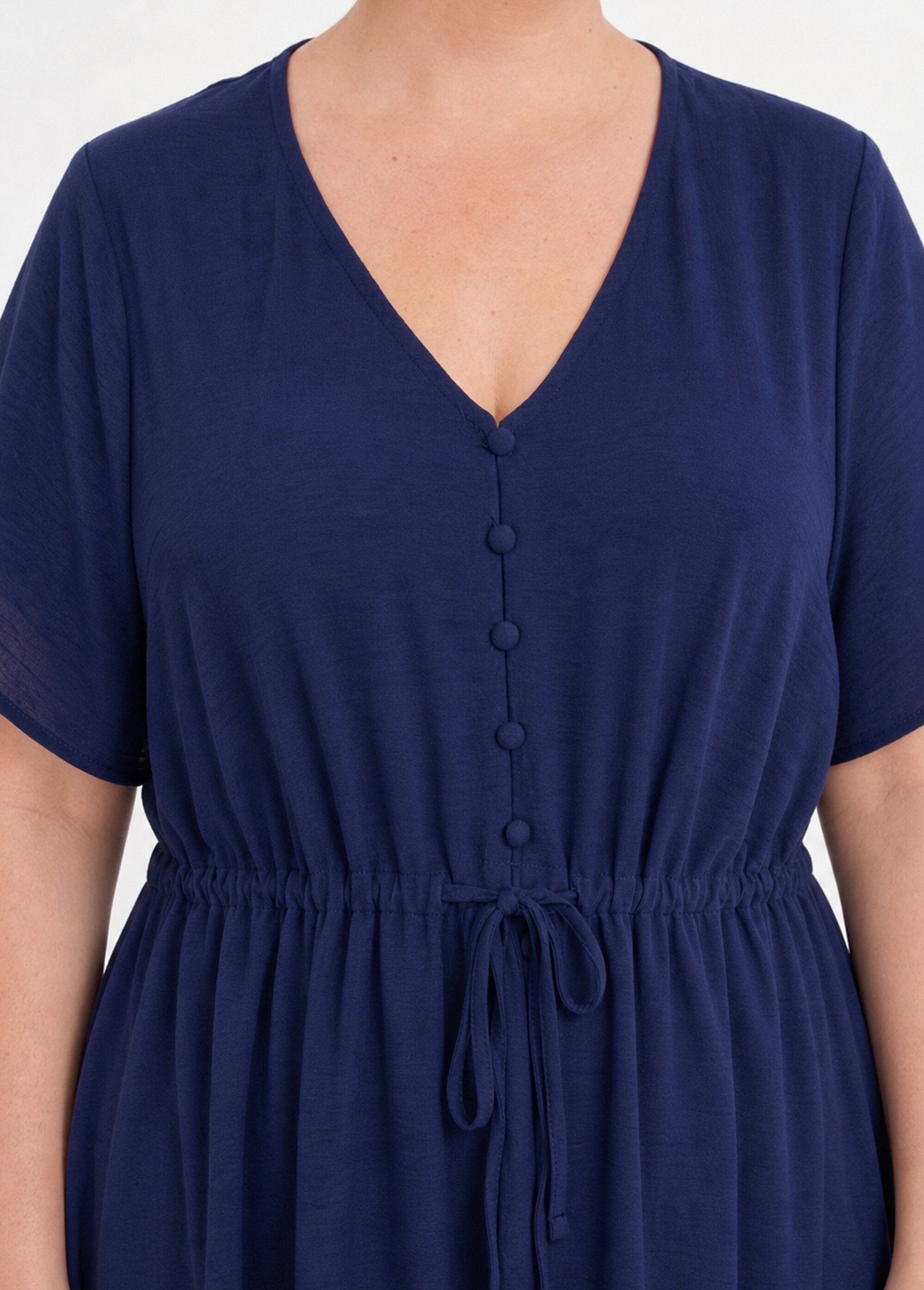 Robe longue à petits boutons et ceinture