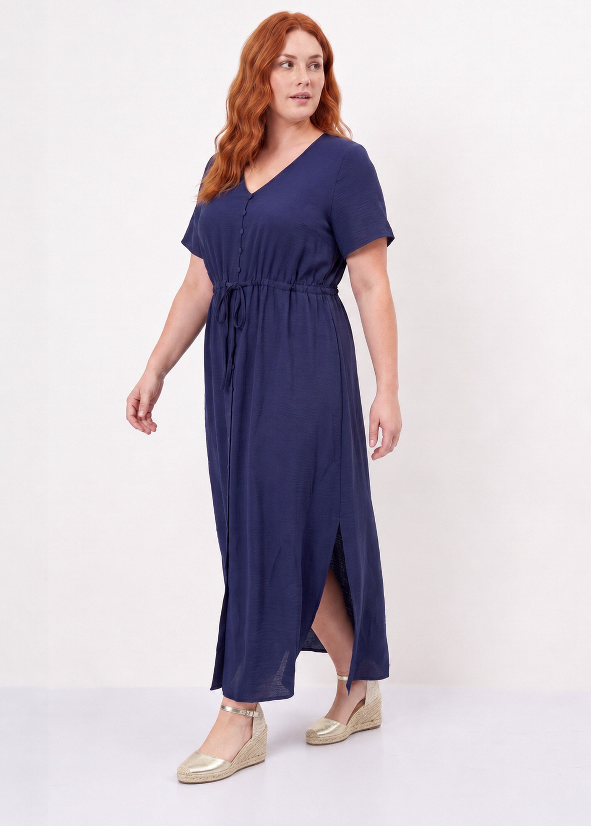 Robe longue à petits boutons et ceinture
