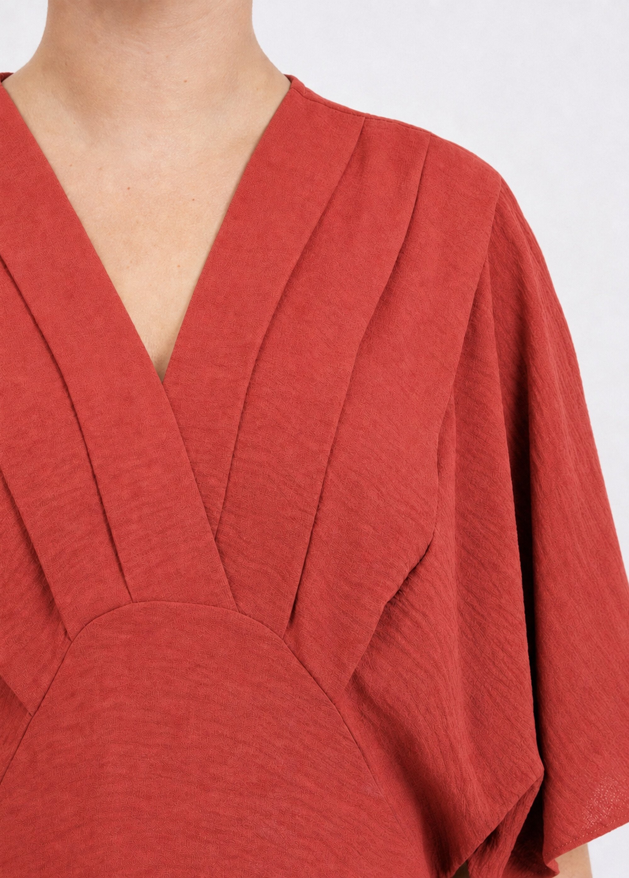 Robe longue col V plissé, taille haute