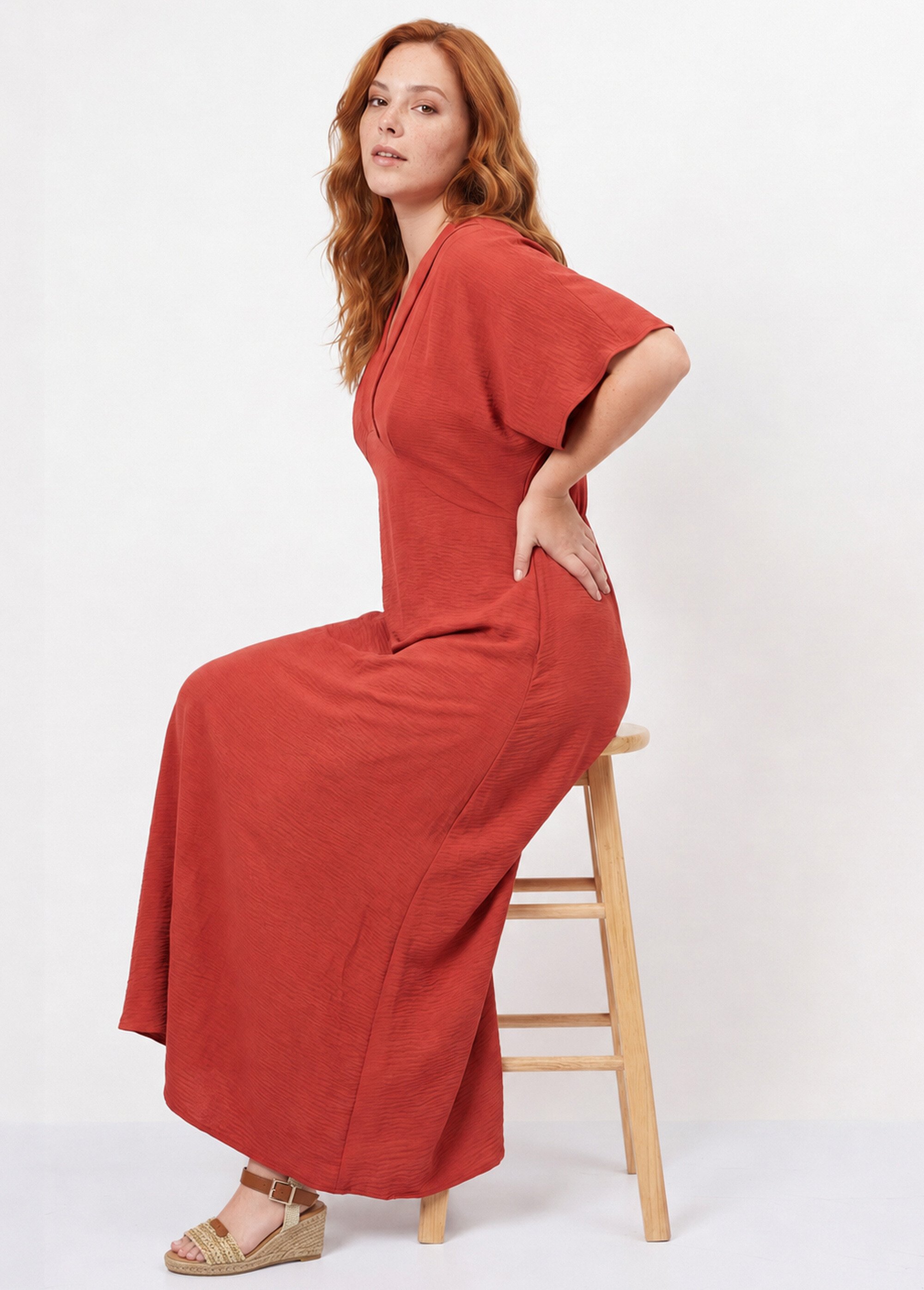 Robe longue col V plissé, taille haute