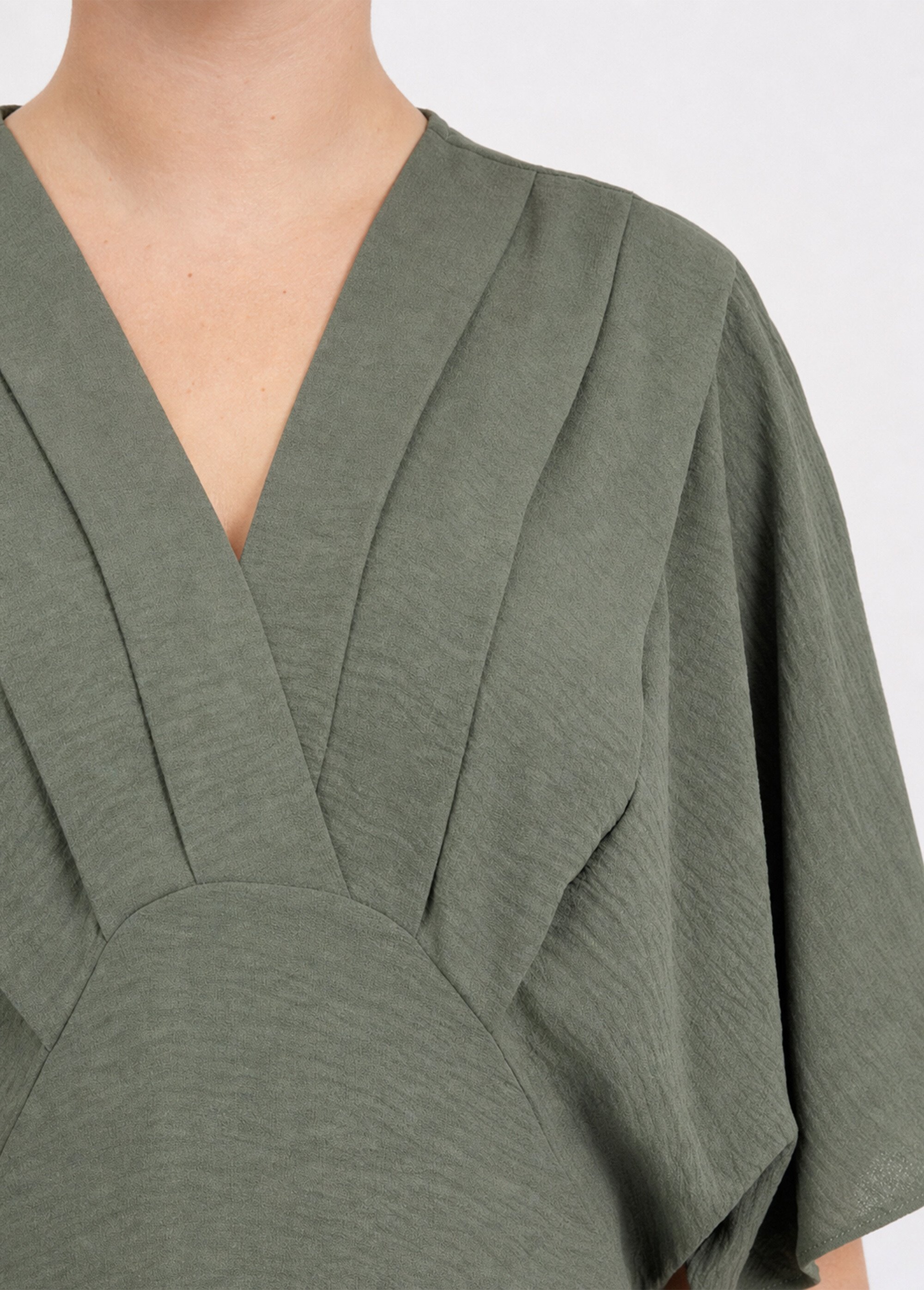 Robe longue col V plissé, taille haute