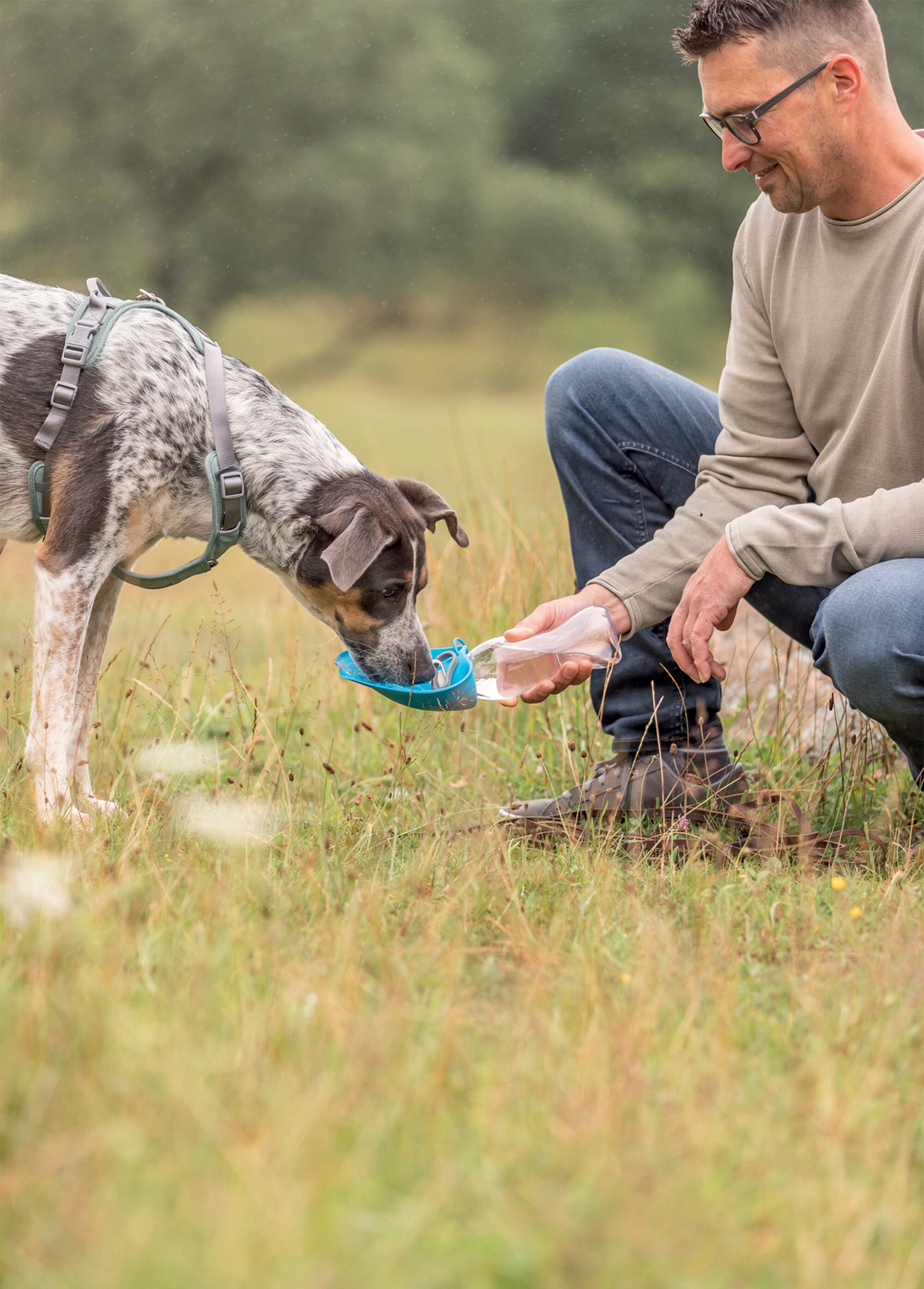 Gourde avec écuelle pour animaux TRANSPARENT ET BLEU TRX-24607 SI1