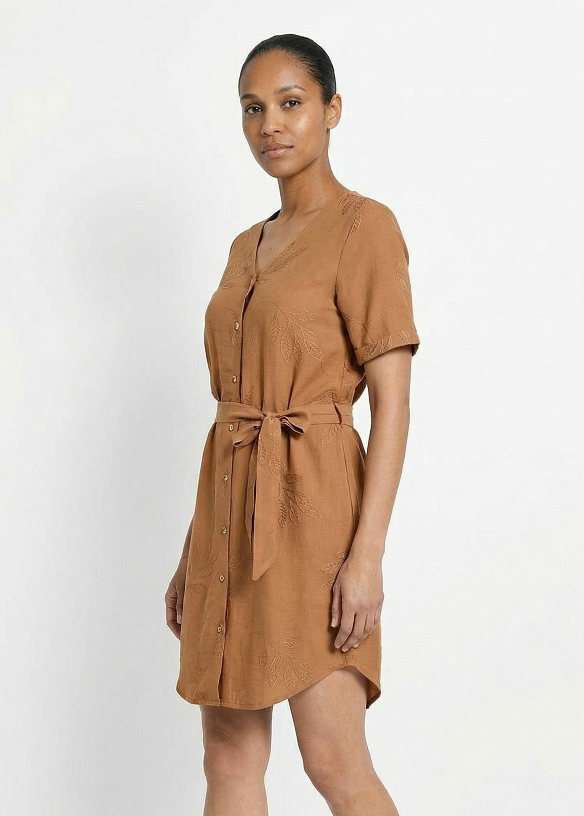 Robe chemisier col V, brodée feuillage