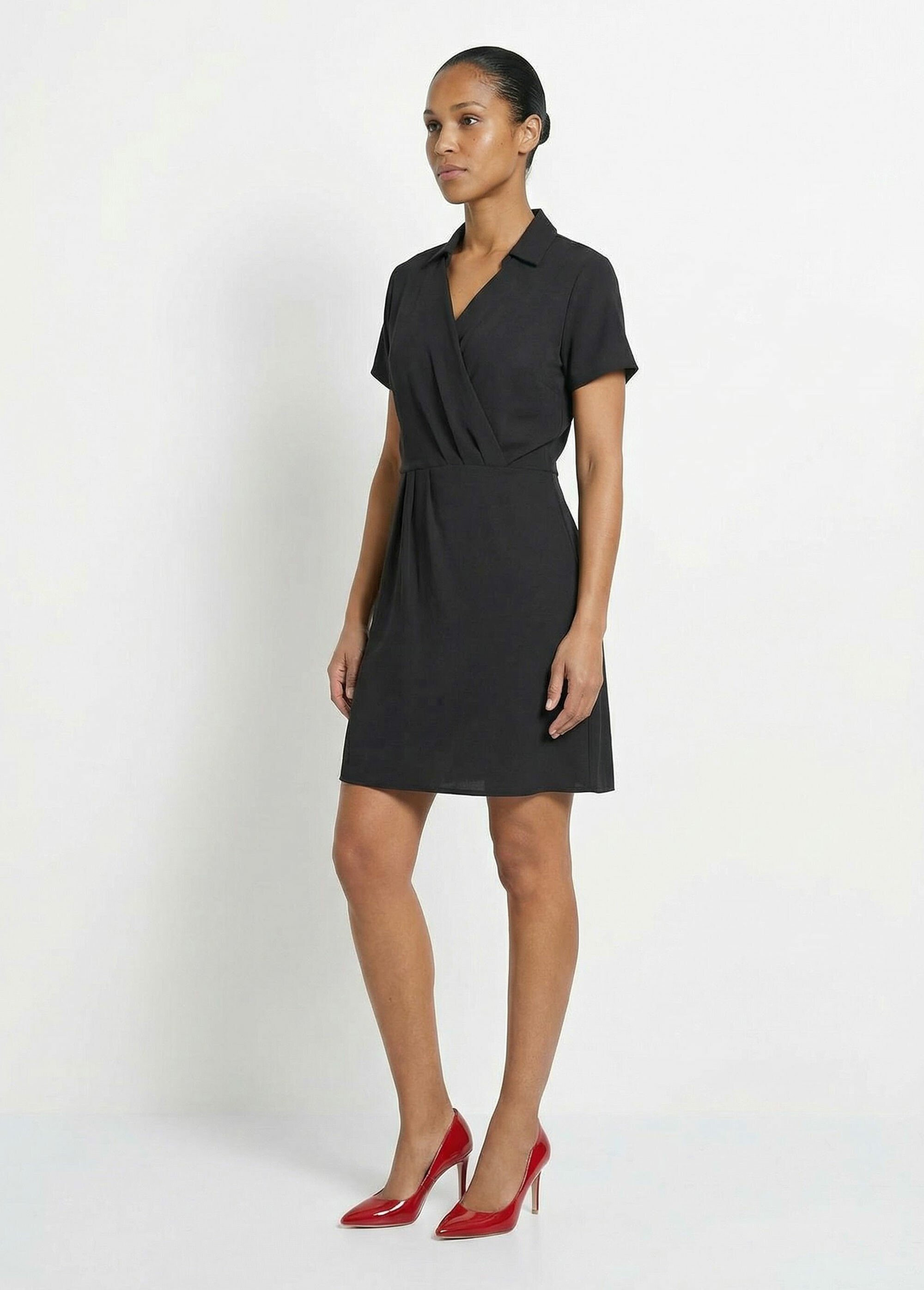 Robe col V manches courtes, Essentiel