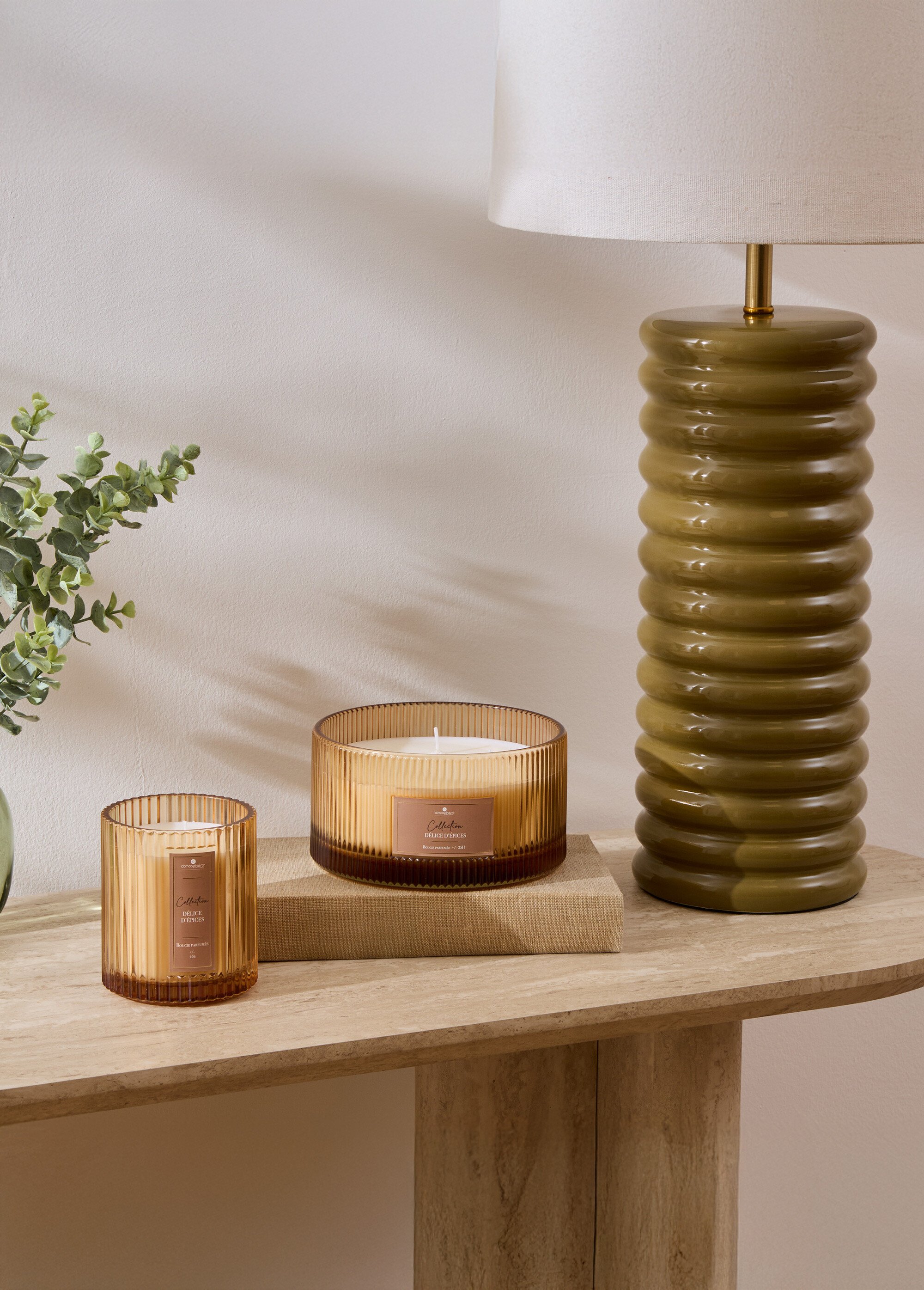 Bougie parfumée avec pot en verre strié DELICE D EPICES JJA-211726B SI1