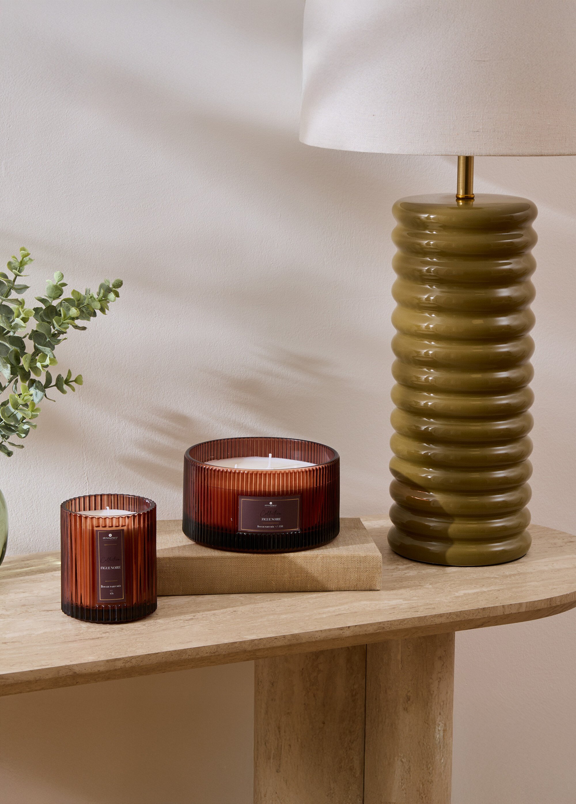 Bougie parfumée avec pot en verre strié FIGUE NOIRE JJA-211726B SI1