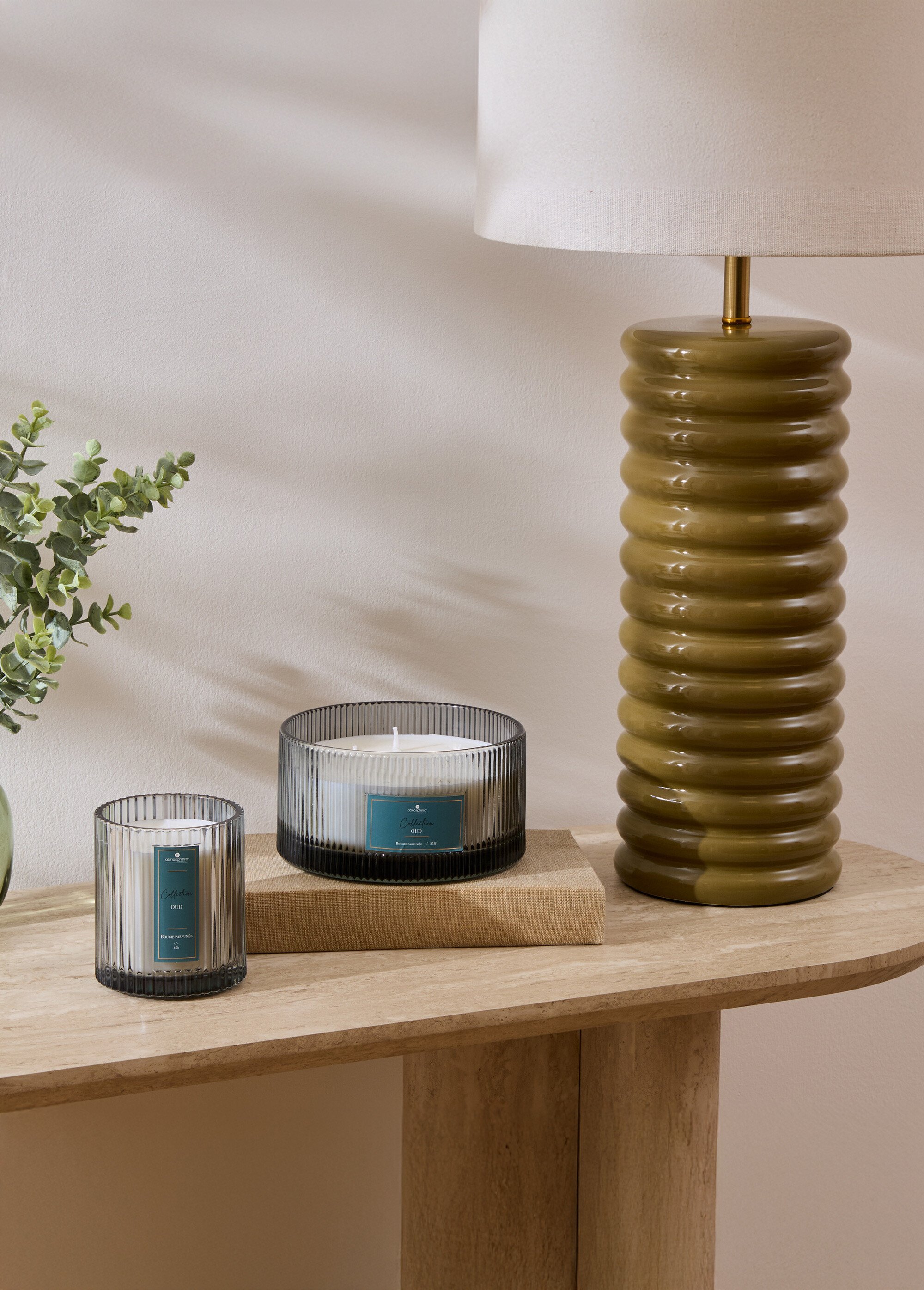 Bougie parfumée avec pot en verre strié OUD JJA-211726B SI1