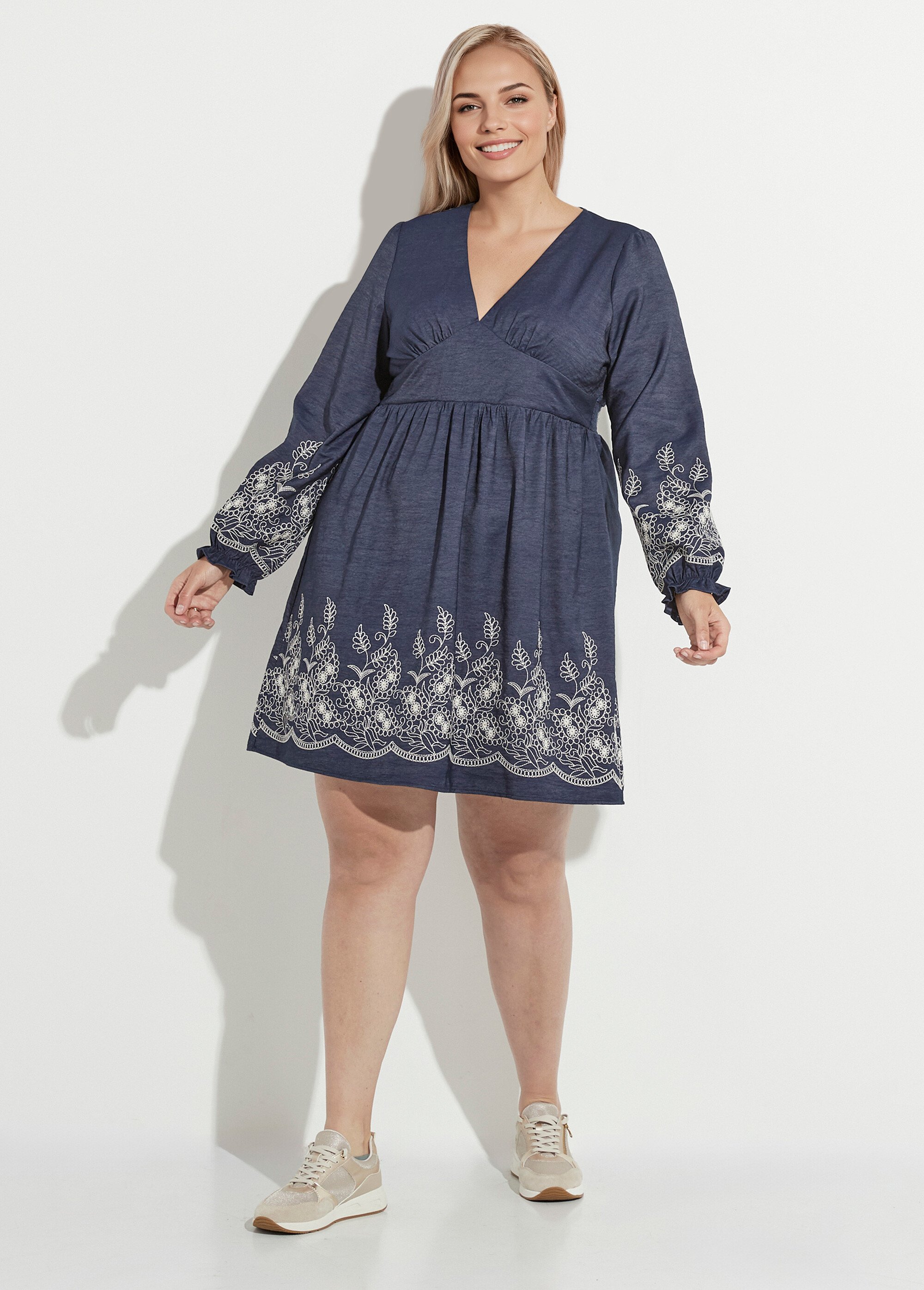 Robe denim taille haute avec broderies Femme Grande Taille Bleu MAE-M1011-52225 FA1