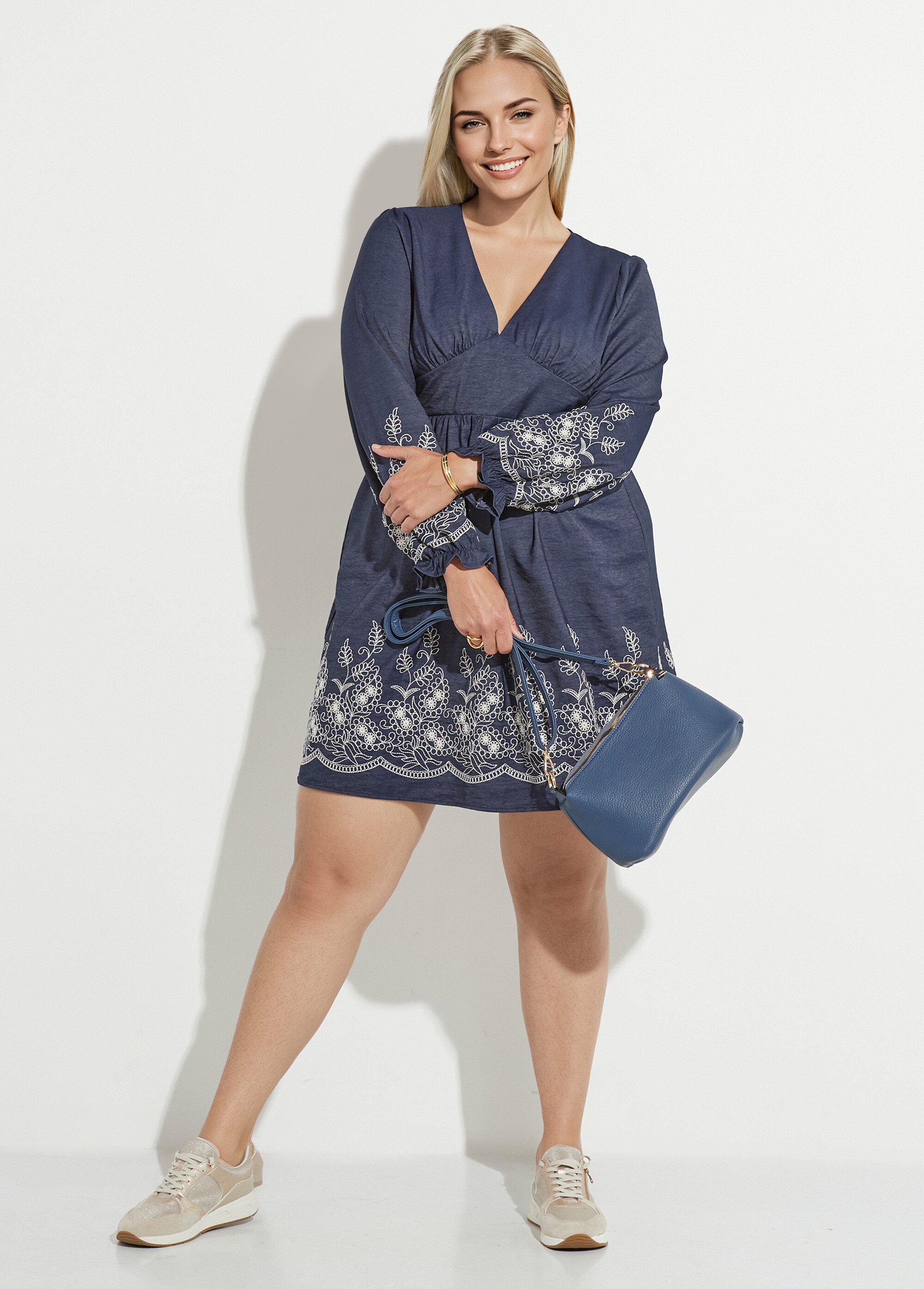 Robe denim taille haute avec broderies Femme Grande Taille Bleu MAE-M1011-52225 MV1