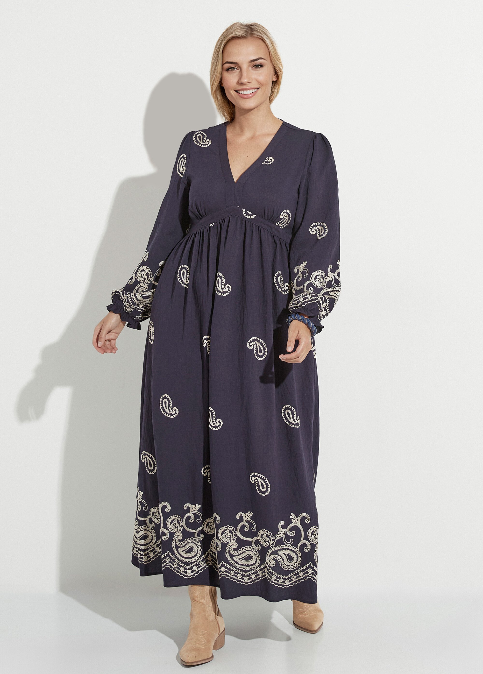 Robe longue taille haute, avec broderies Femme Grande Taille Bleu MAE-M911-5-2191 FA1