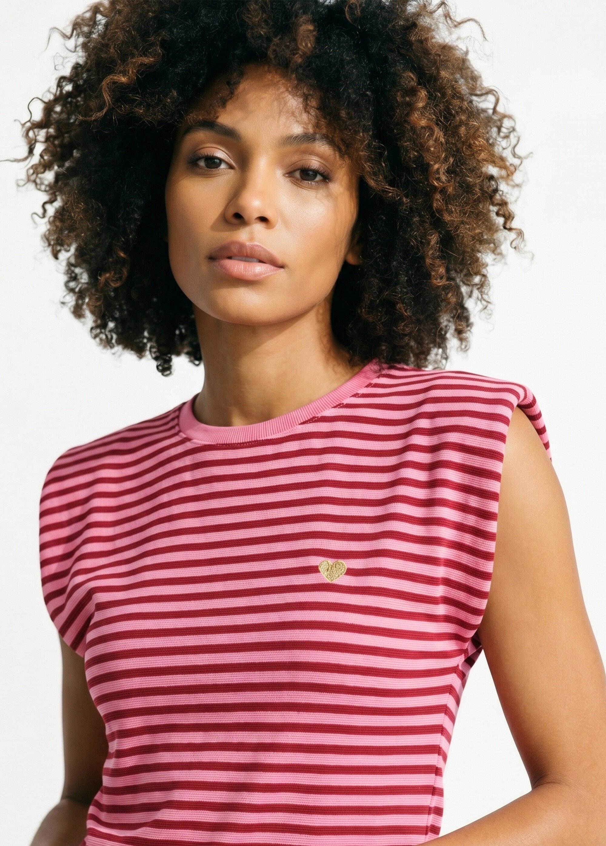 T-shirt maille fantaisie, broderie coeur
