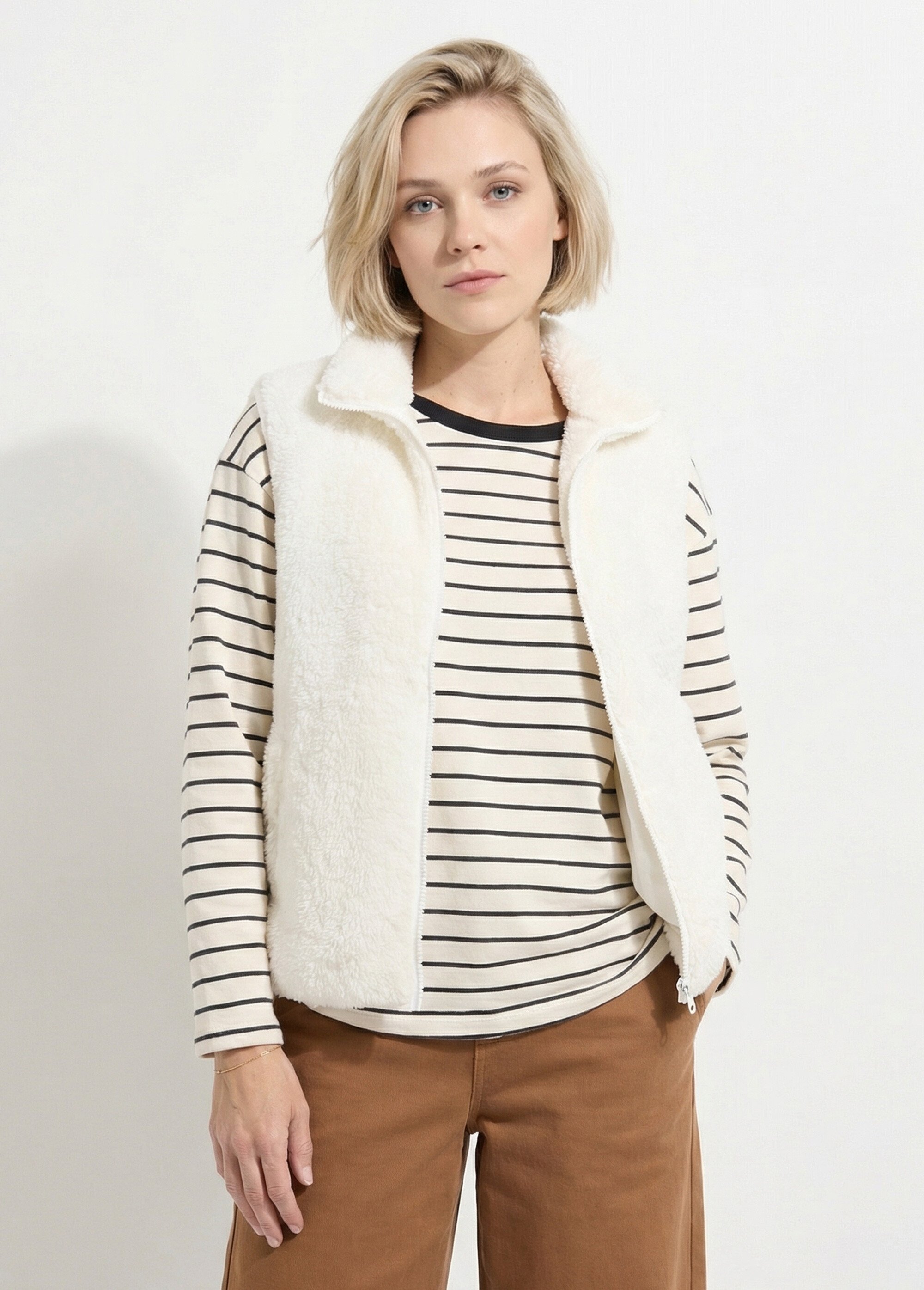 Veste fausse fourrure sans manches col montant